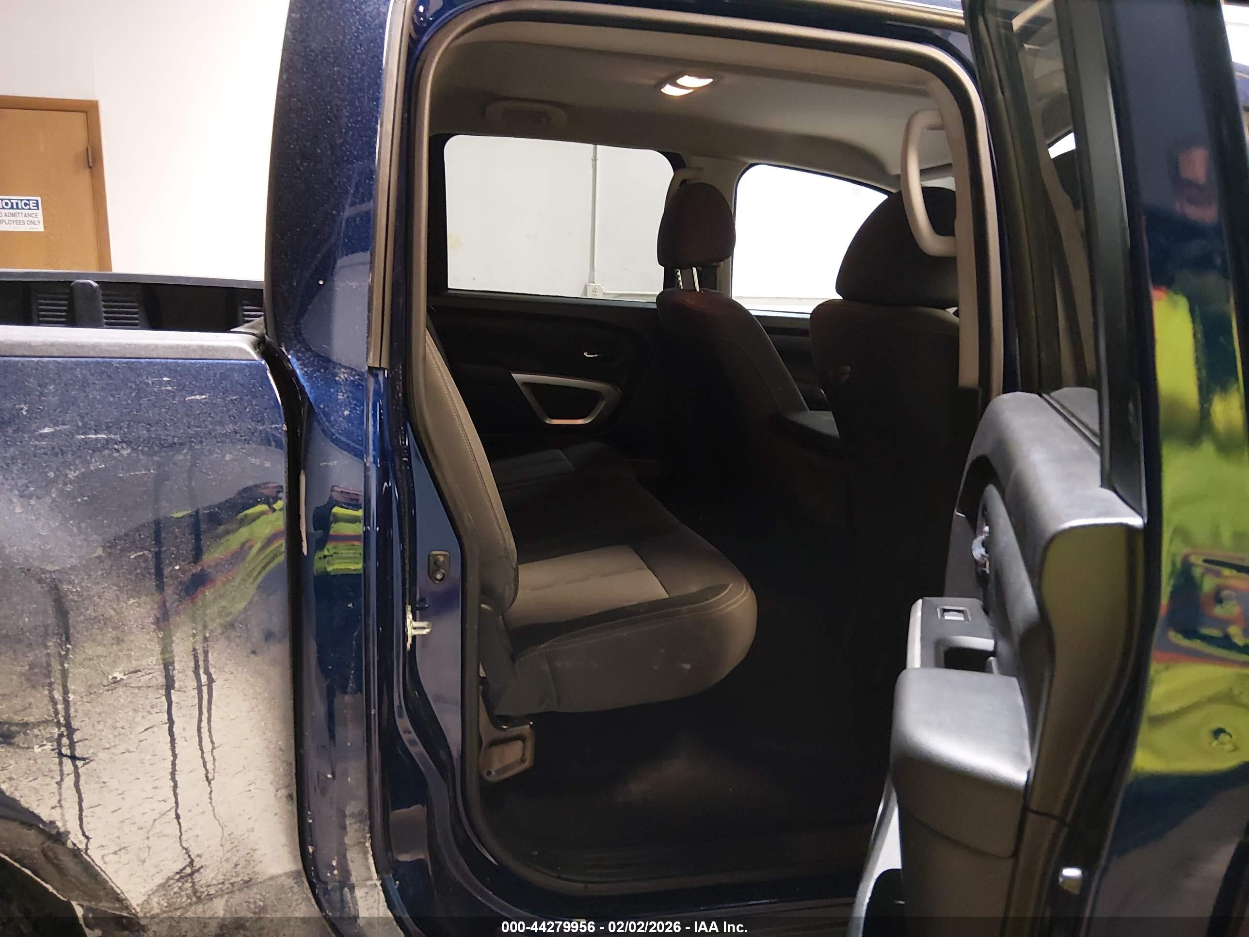 NISSAN TITAN image 8