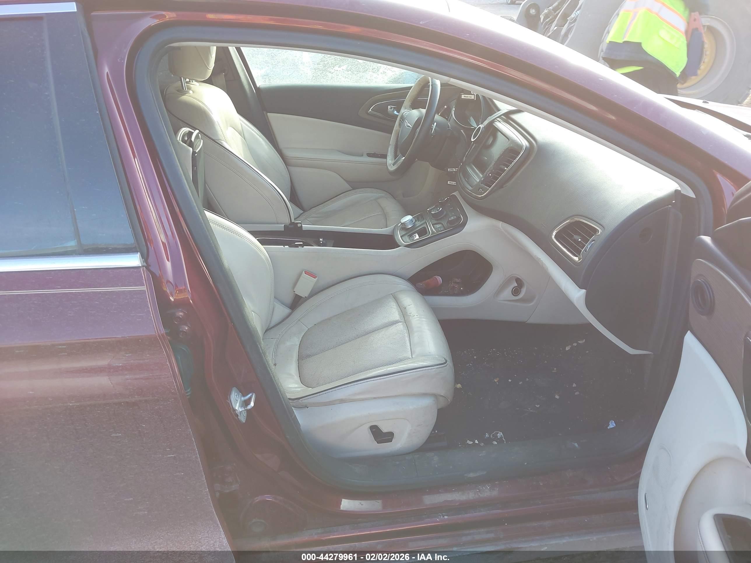 CHRYSLER 200 image 5