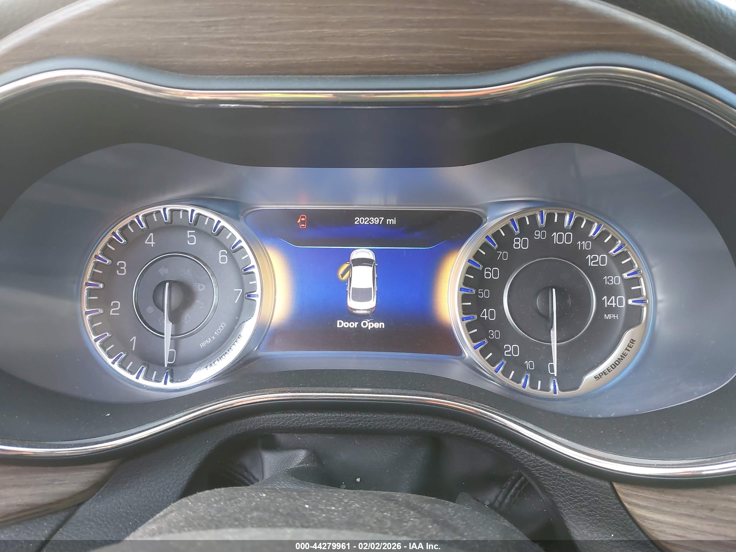 CHRYSLER 200 image 7