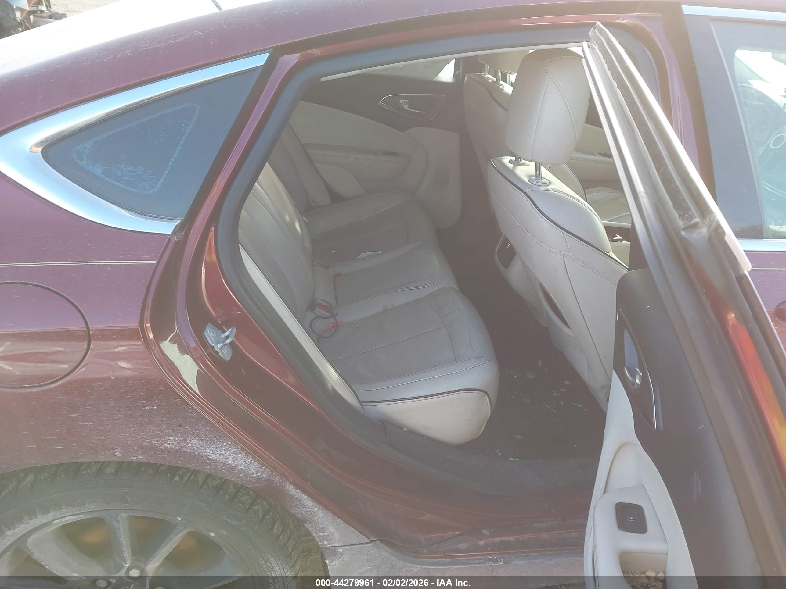 CHRYSLER 200 image 8