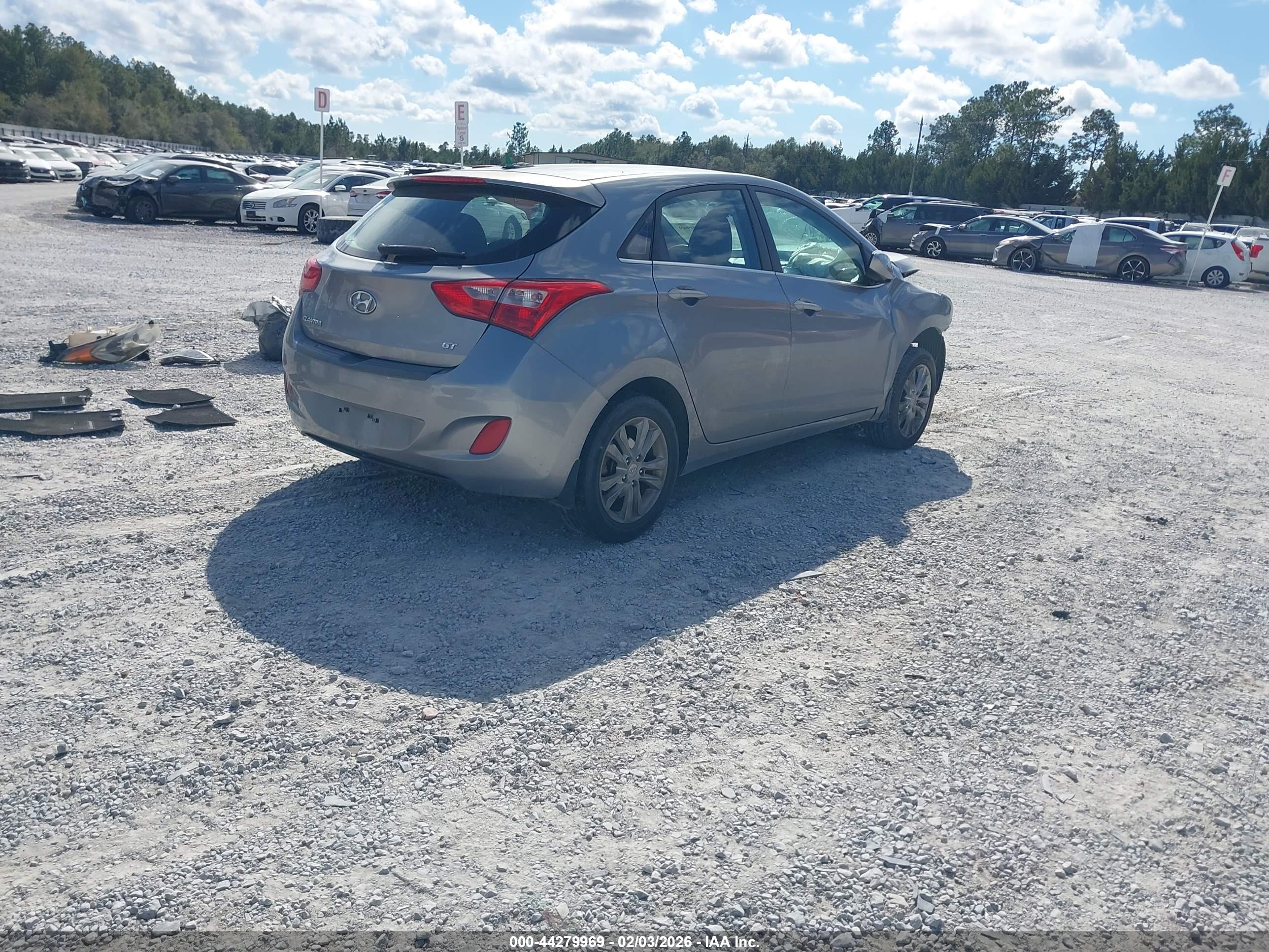 HYUNDAI ELANTRA image 4