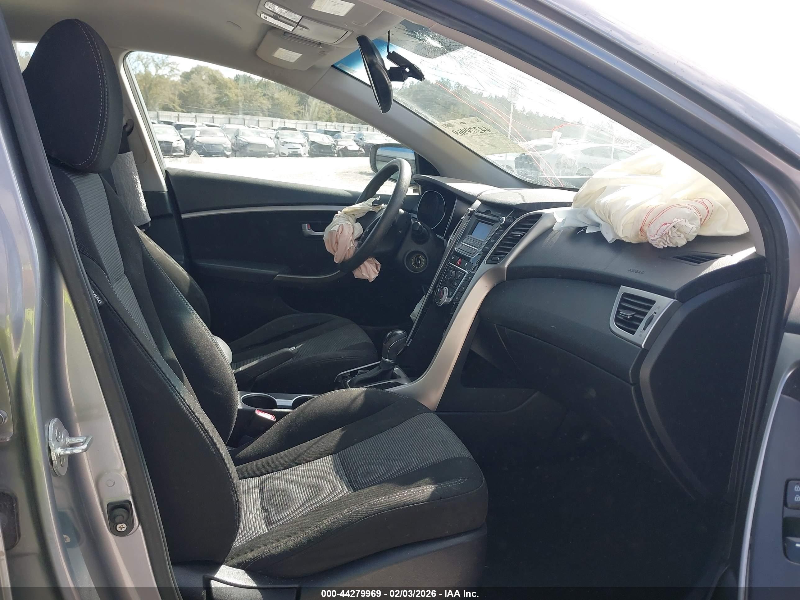 HYUNDAI ELANTRA image 5