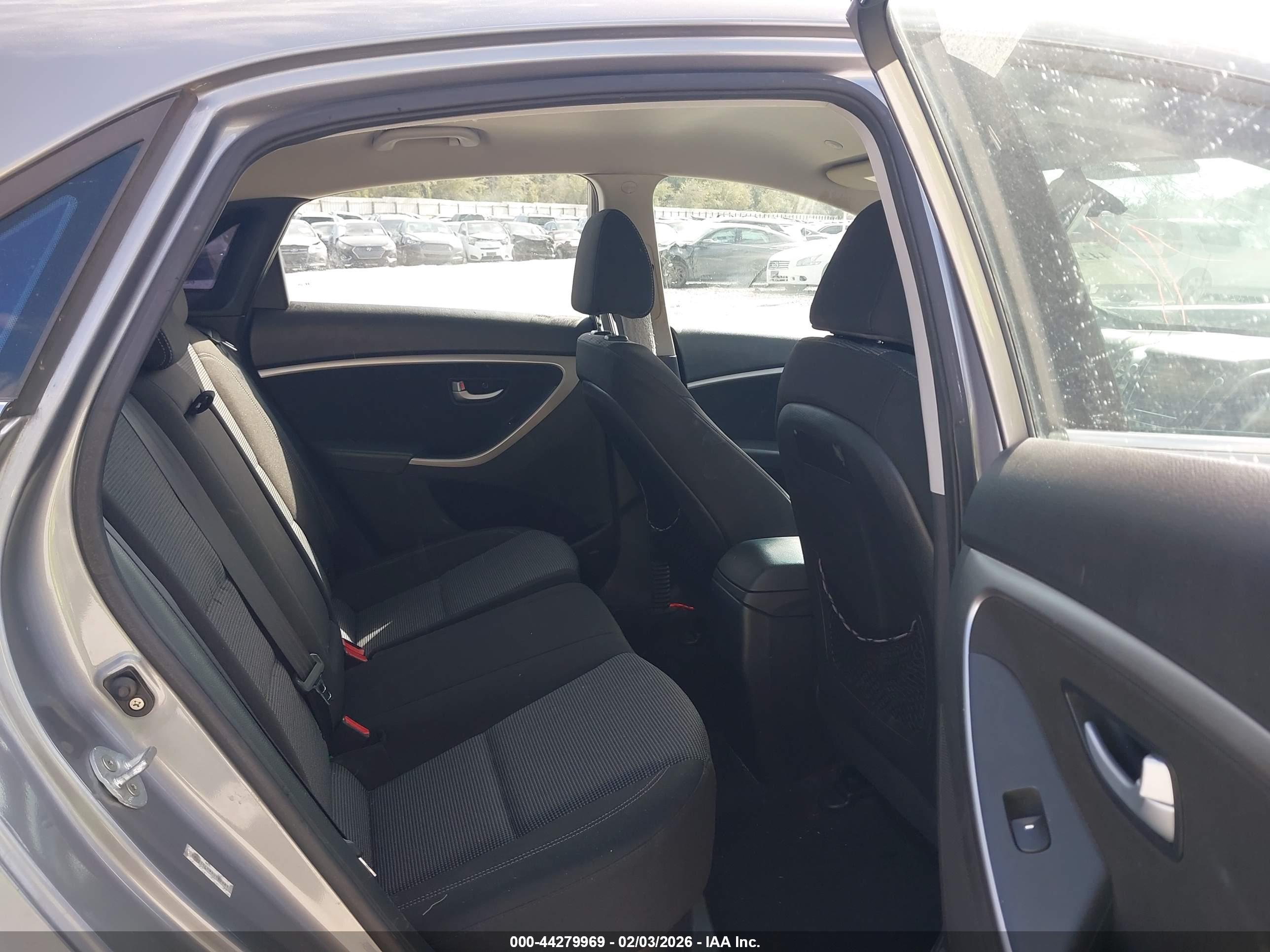 HYUNDAI ELANTRA image 8