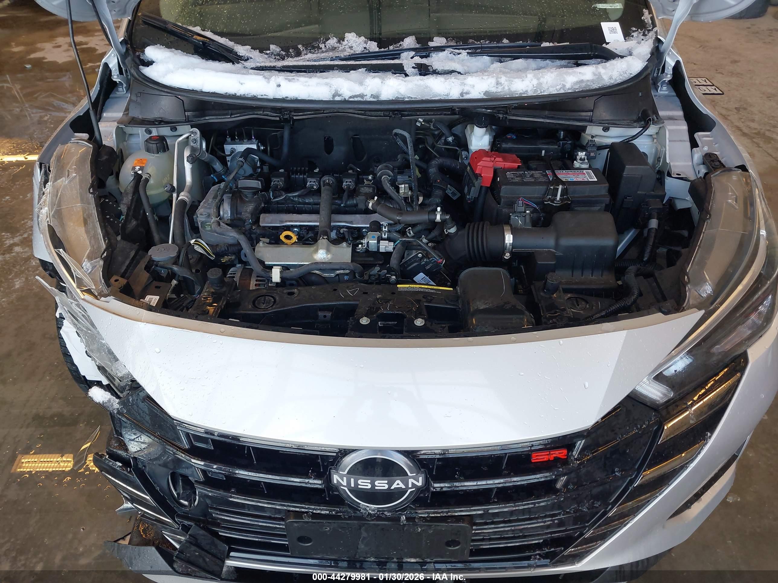 NISSAN VERSA image 10