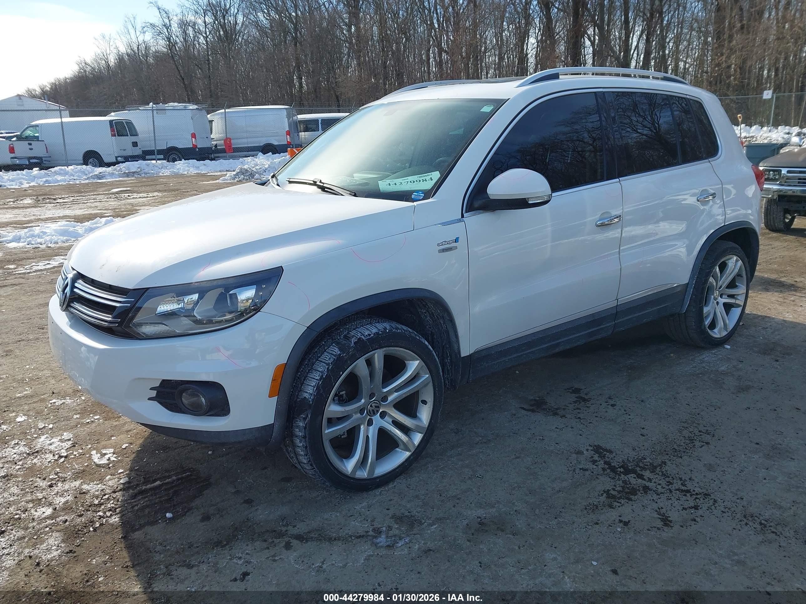VOLKSWAGEN TIGUAN image 2