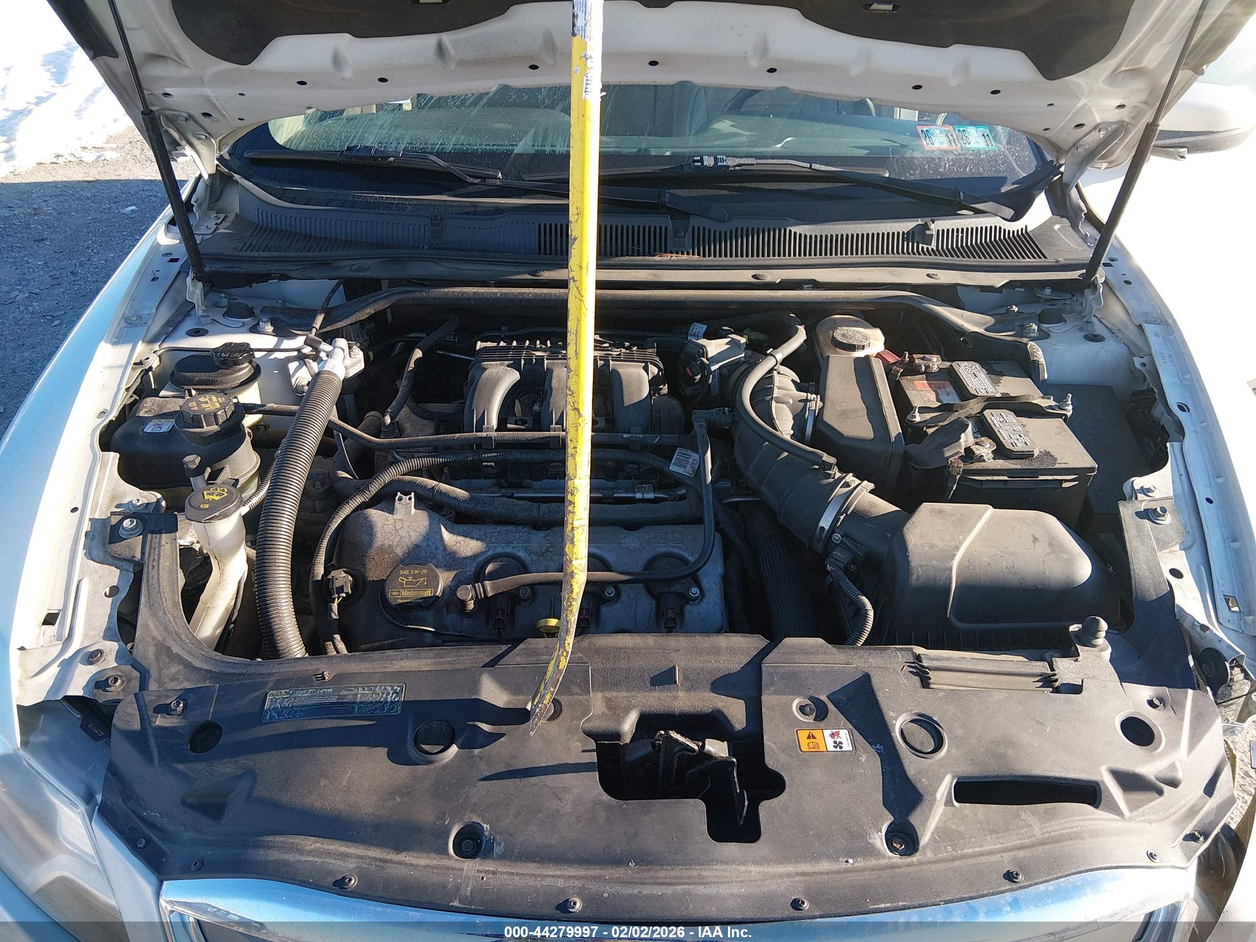 FORD TAURUS image 10