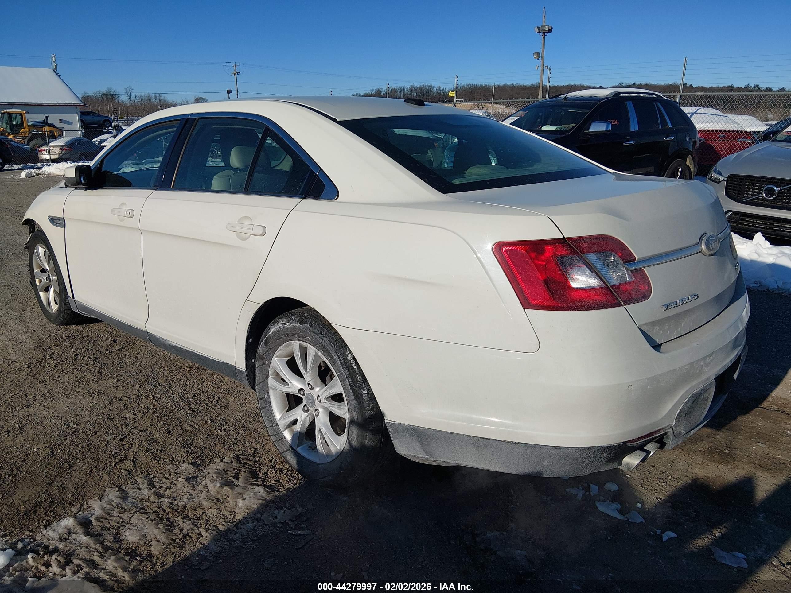 FORD TAURUS image 3