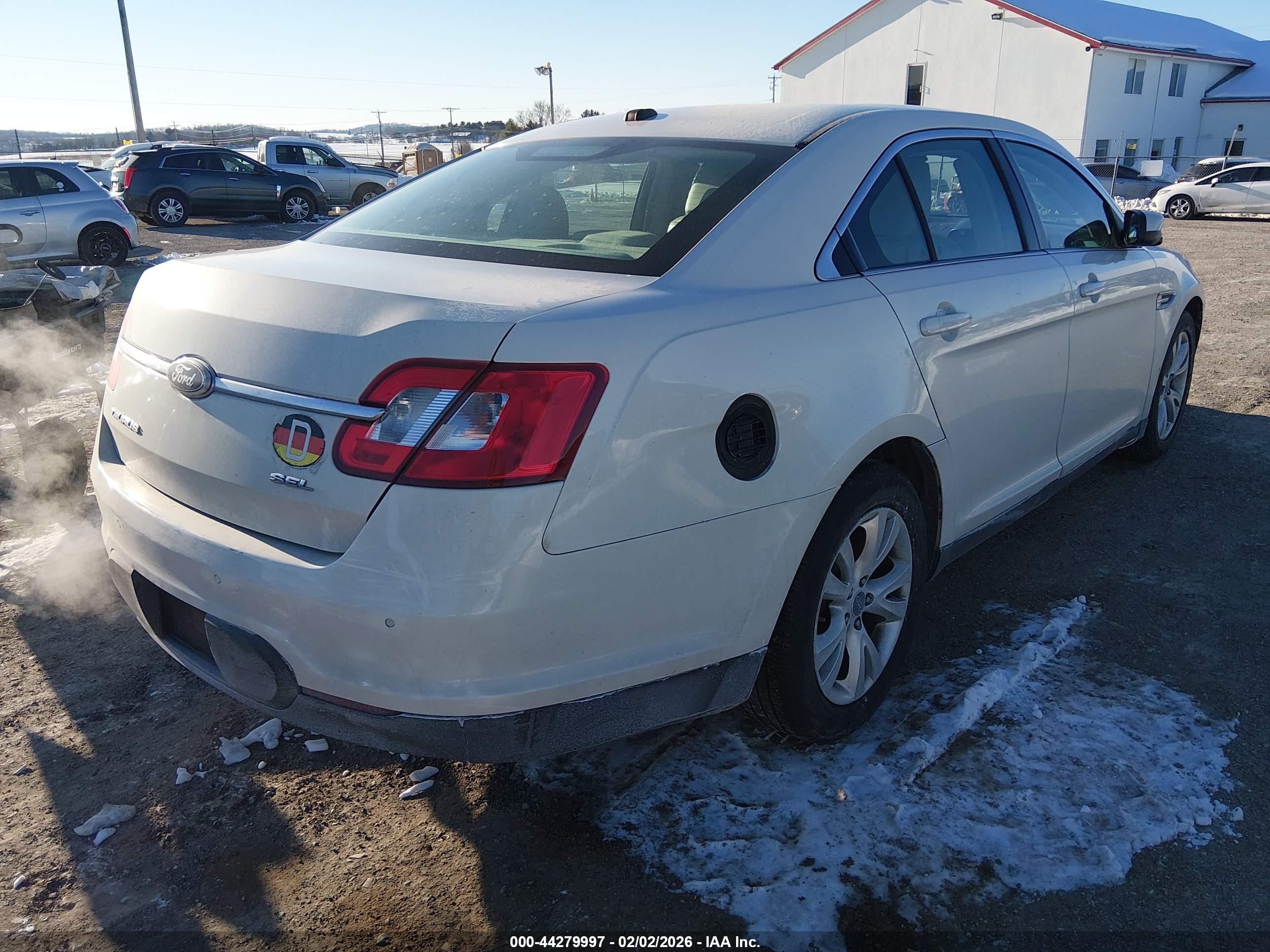 FORD TAURUS image 4