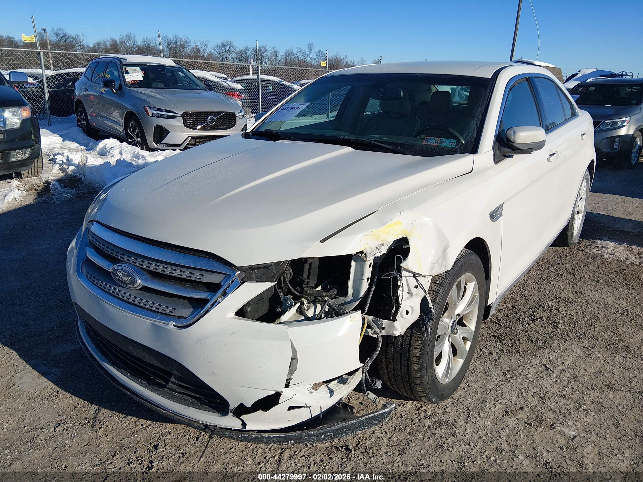 FORD TAURUS image 6