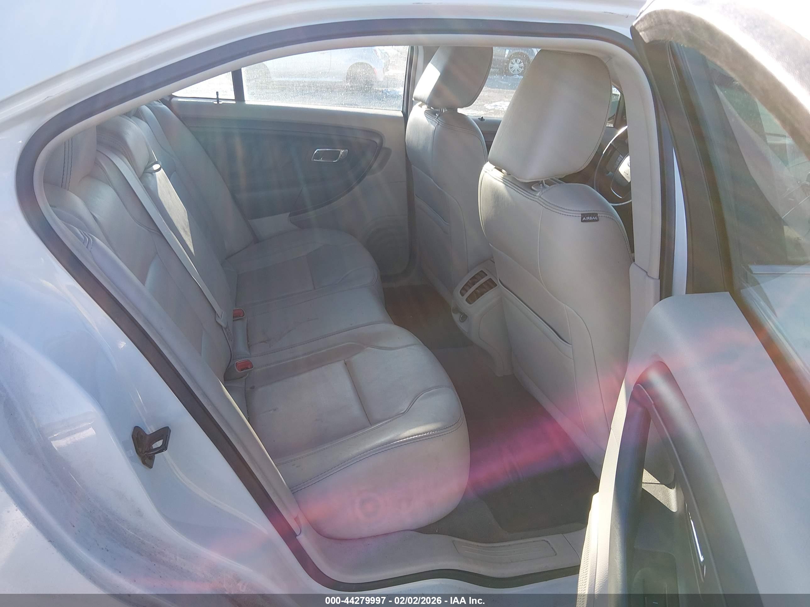 FORD TAURUS image 8