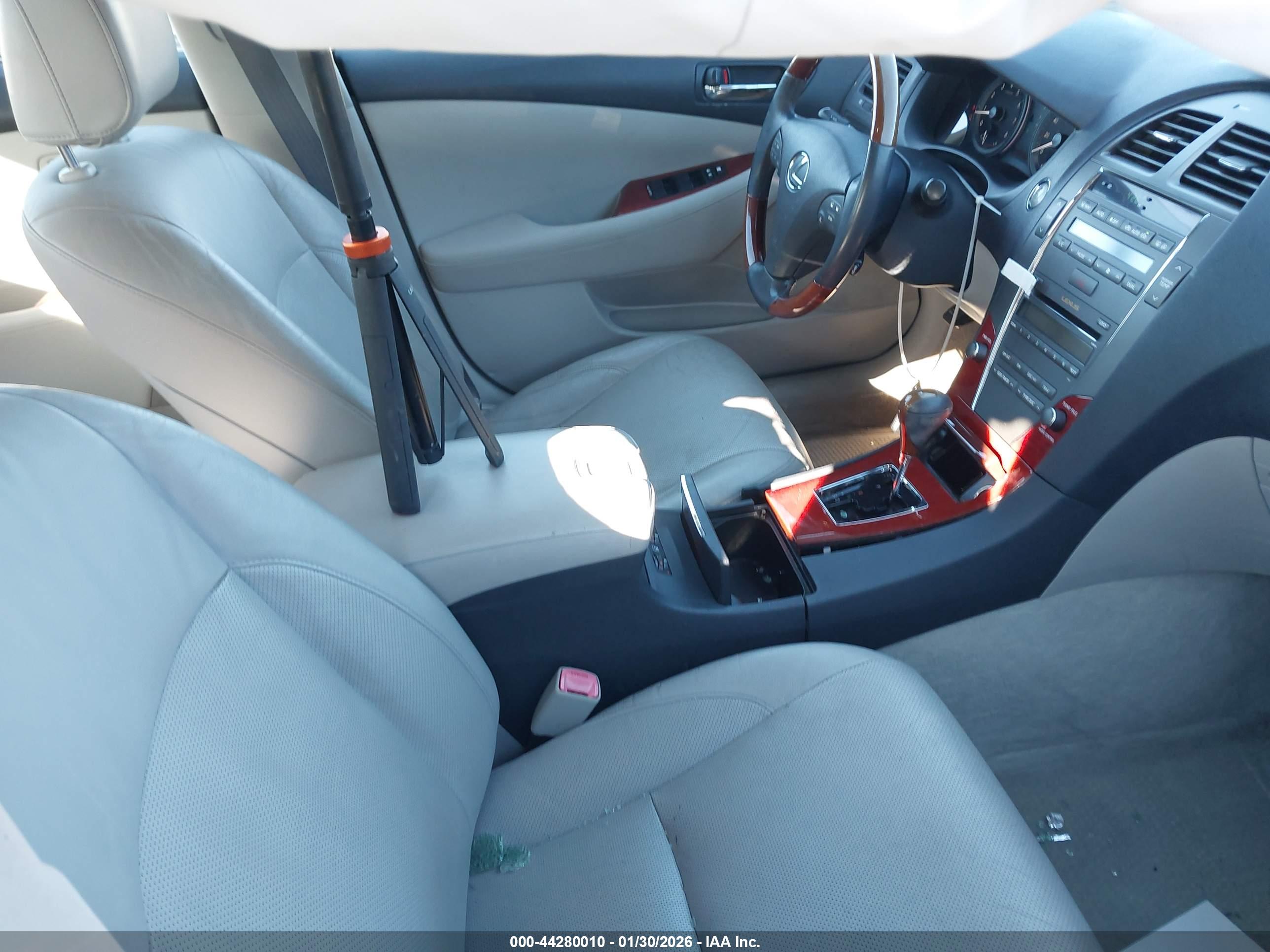 LEXUS ES image 5