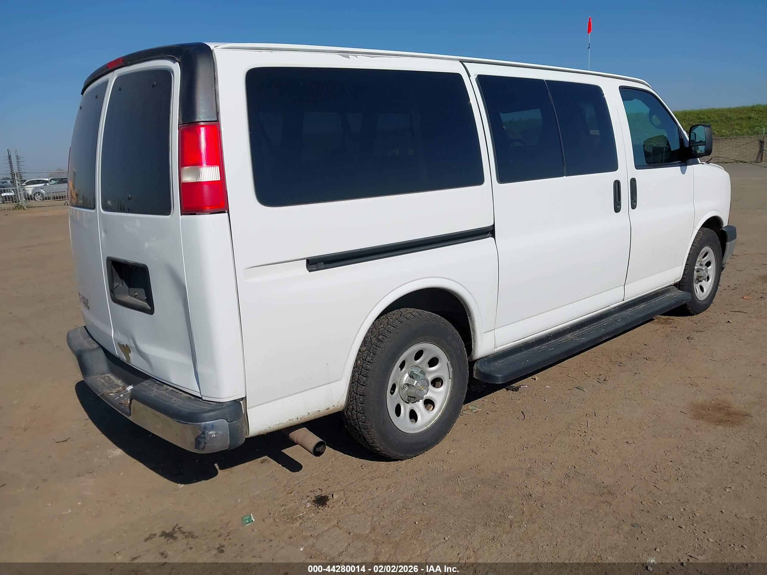 CHEVROLET EXPRESS image 4