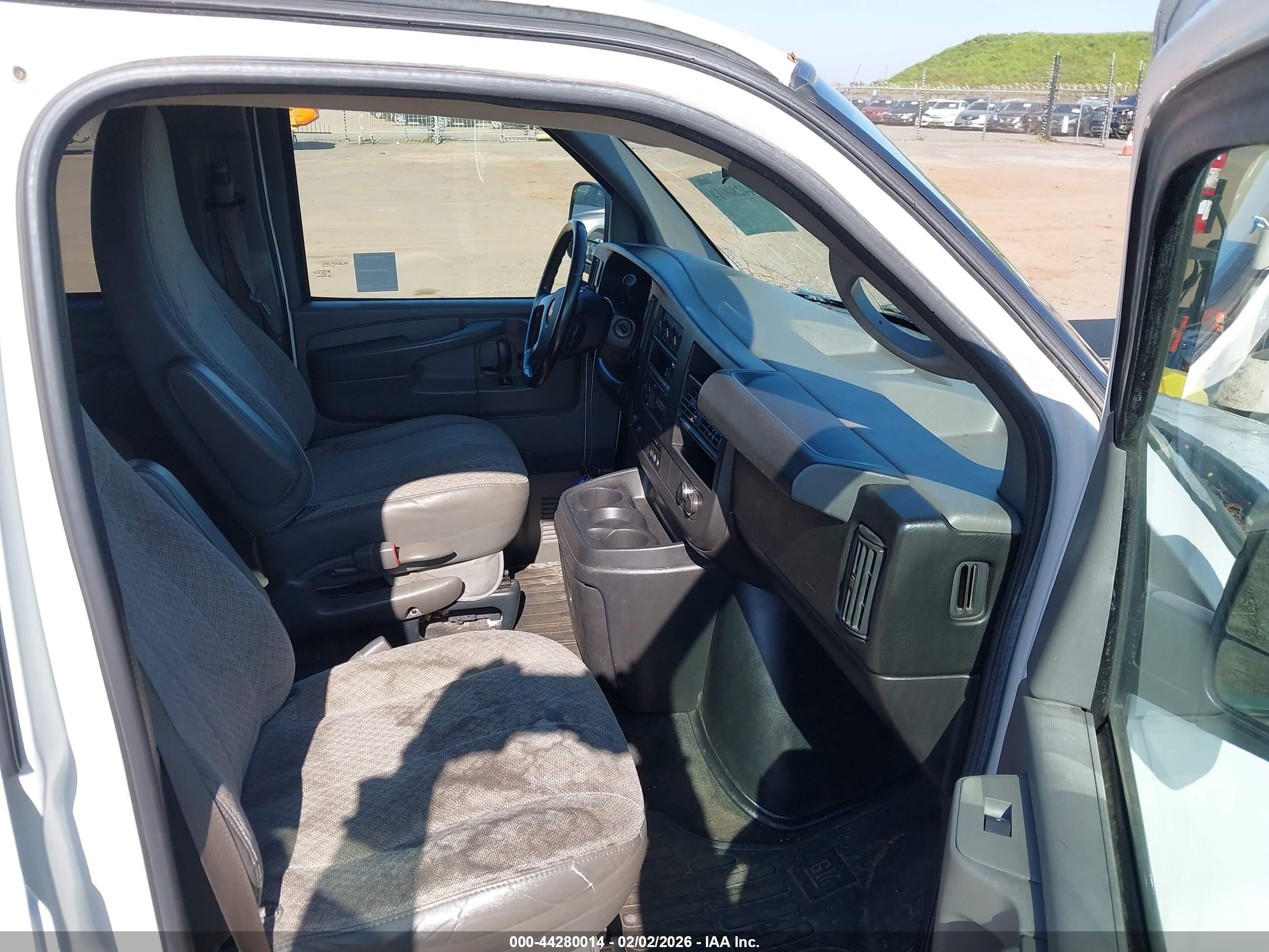 CHEVROLET EXPRESS image 5