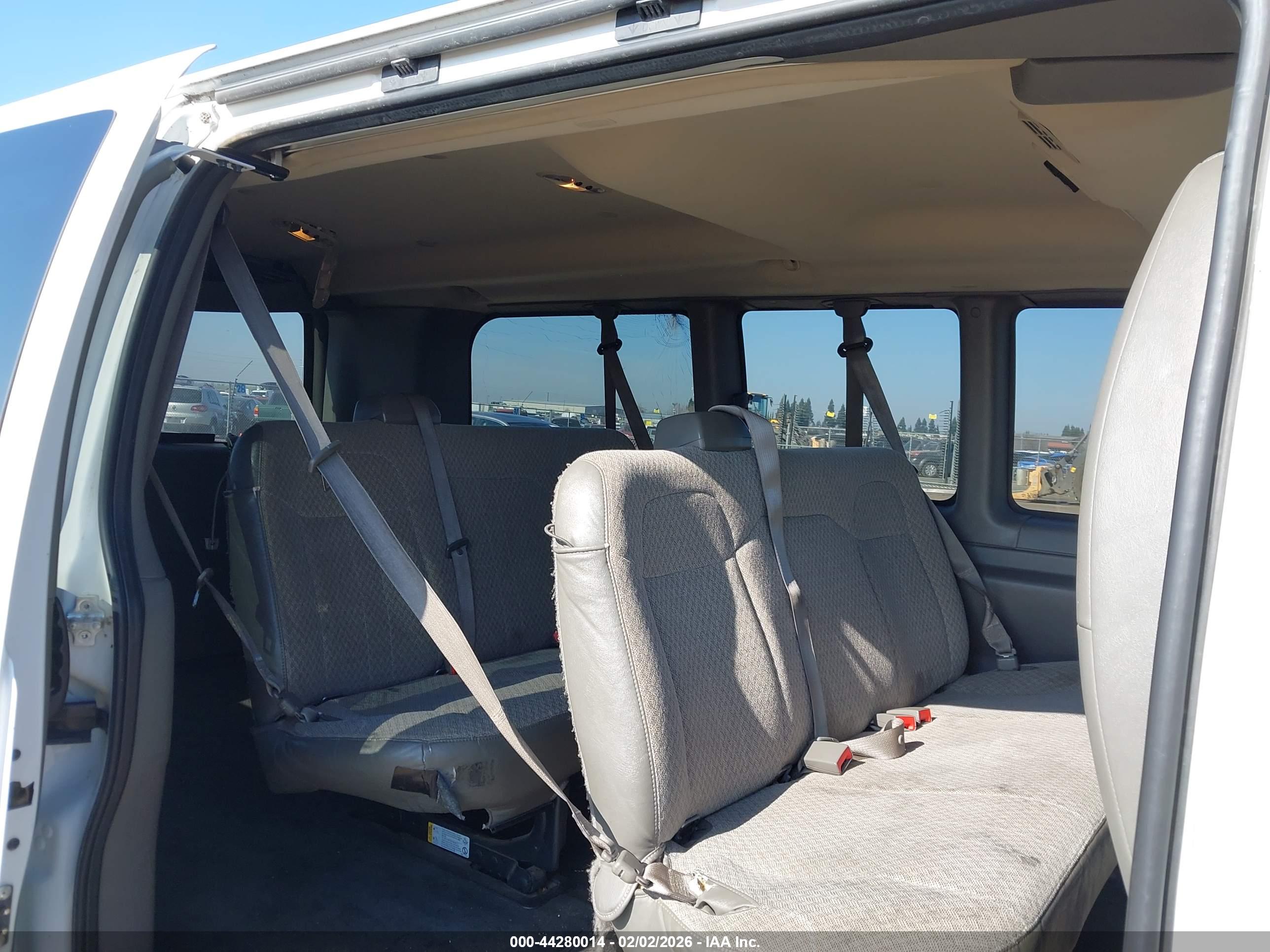 CHEVROLET EXPRESS image 8