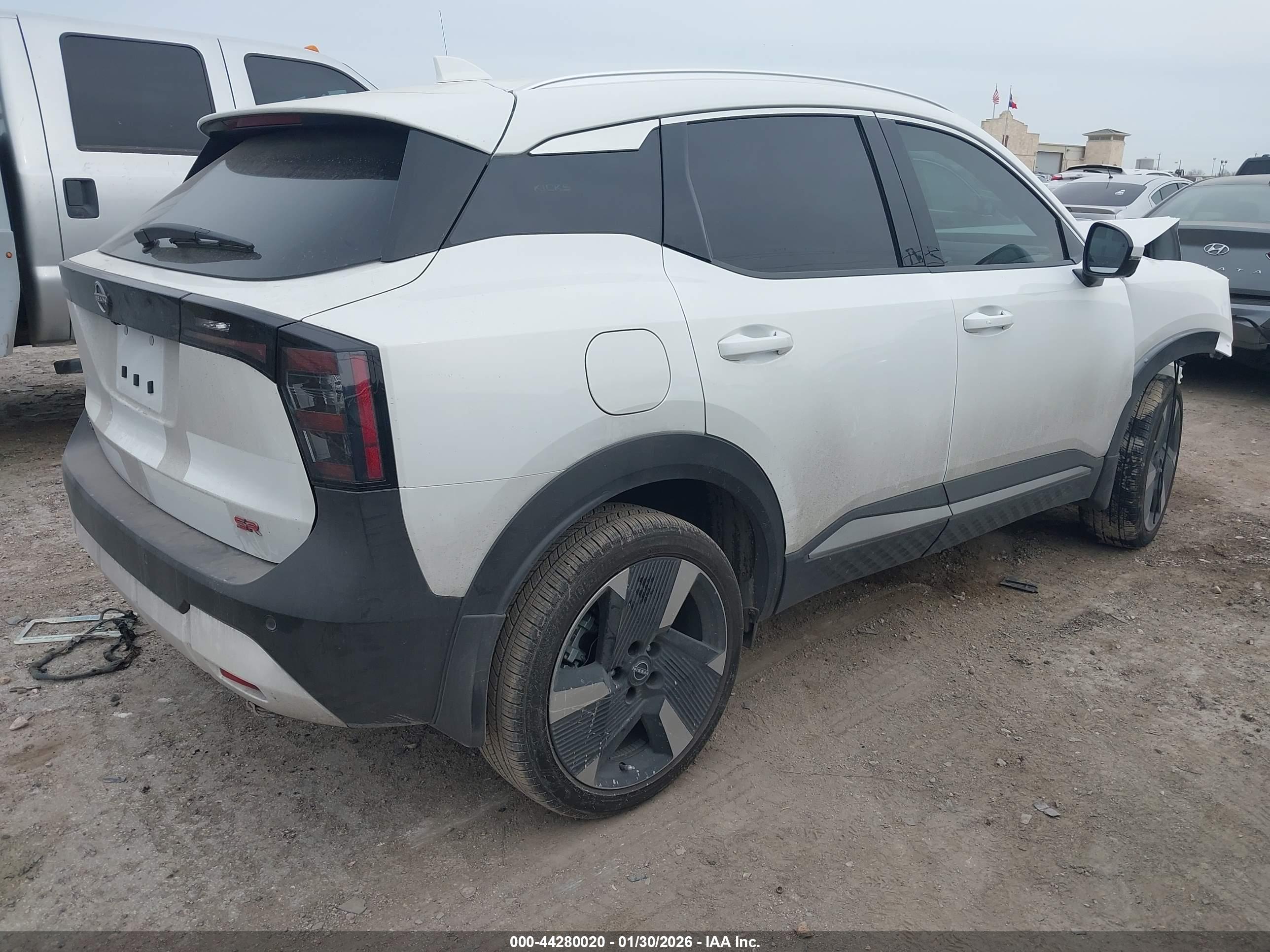 NISSAN KICKS image 4