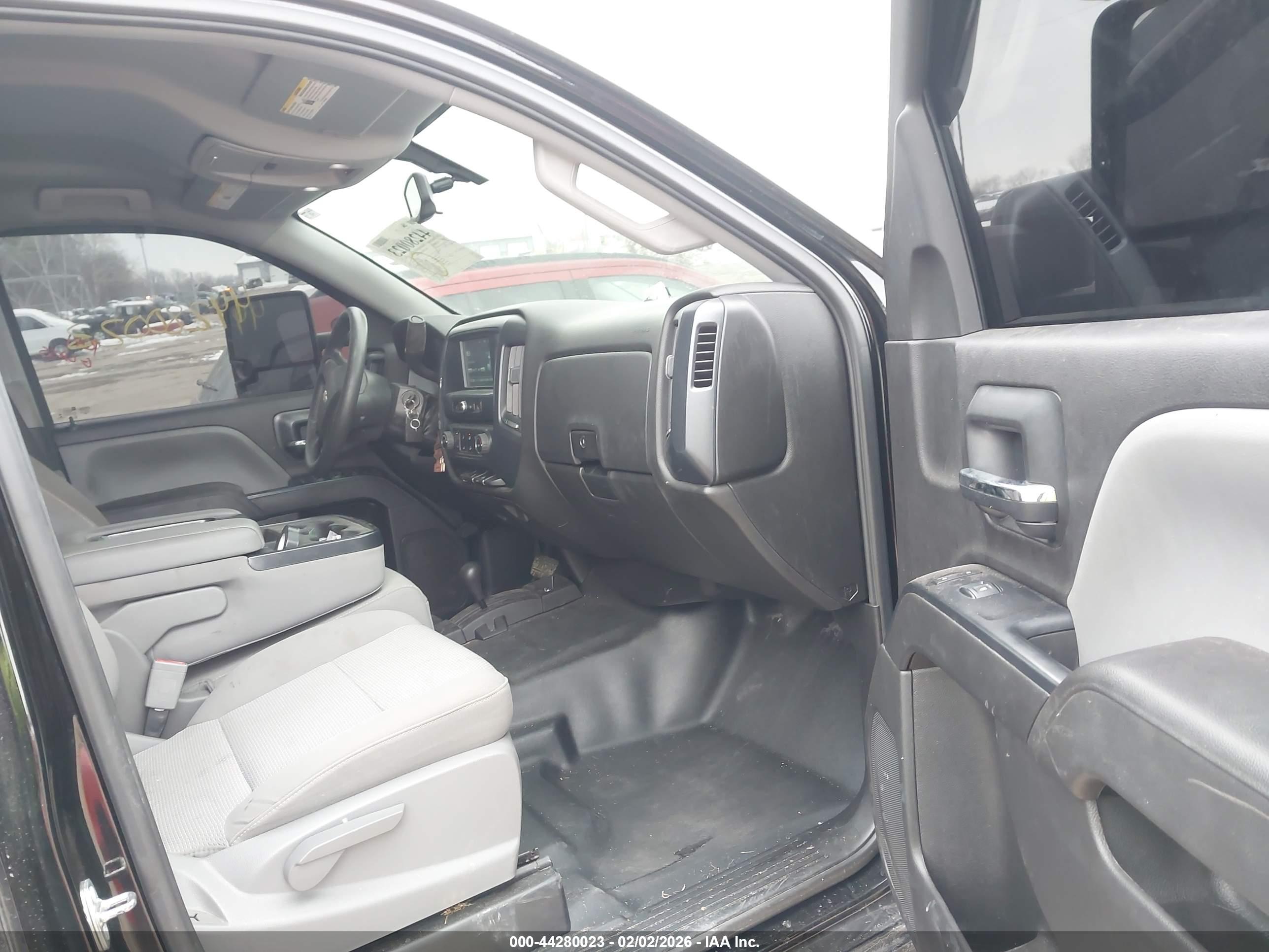 CHEVROLET SILVERADO image 5