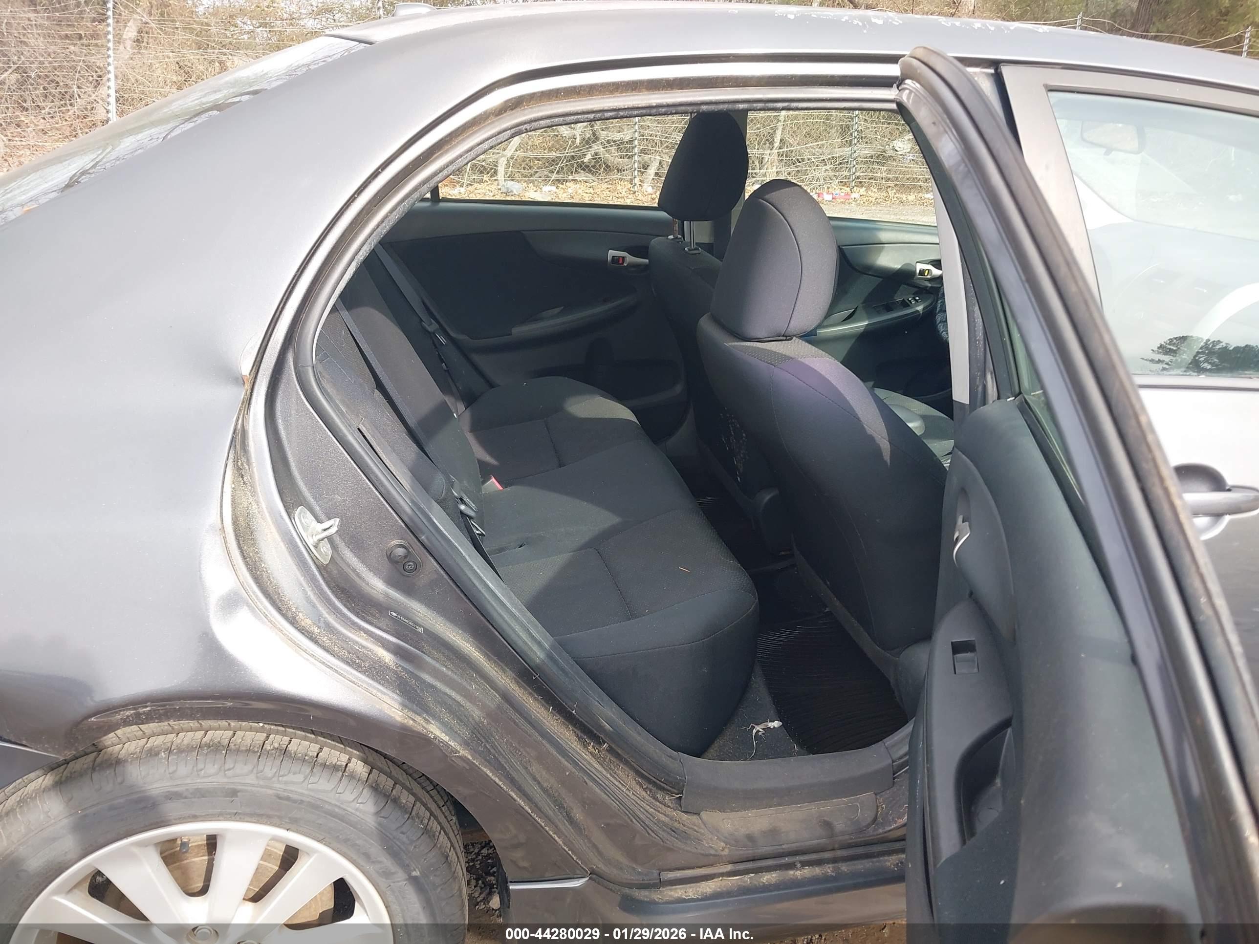TOYOTA COROLLA image 8