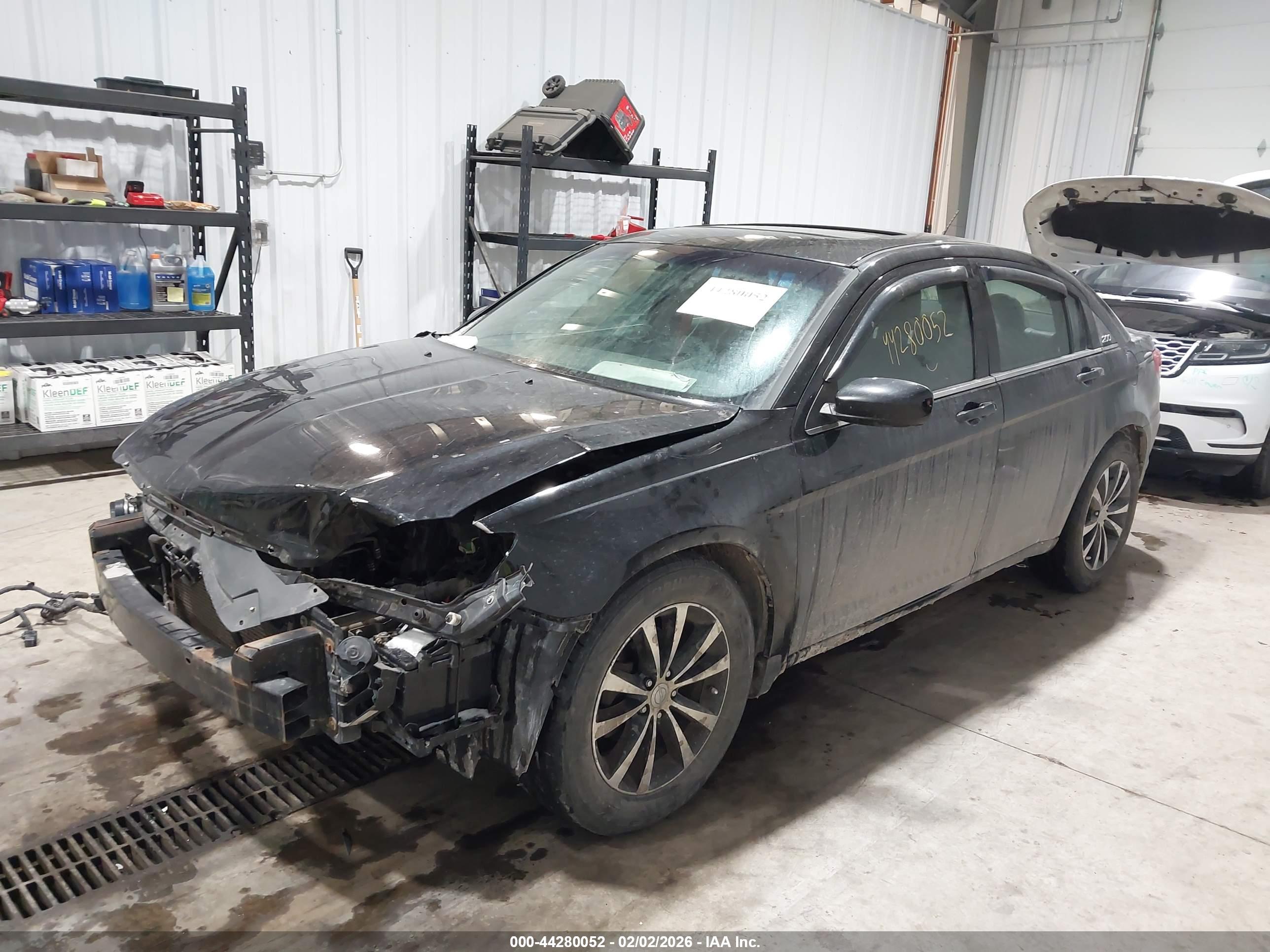 CHRYSLER 200 image 2