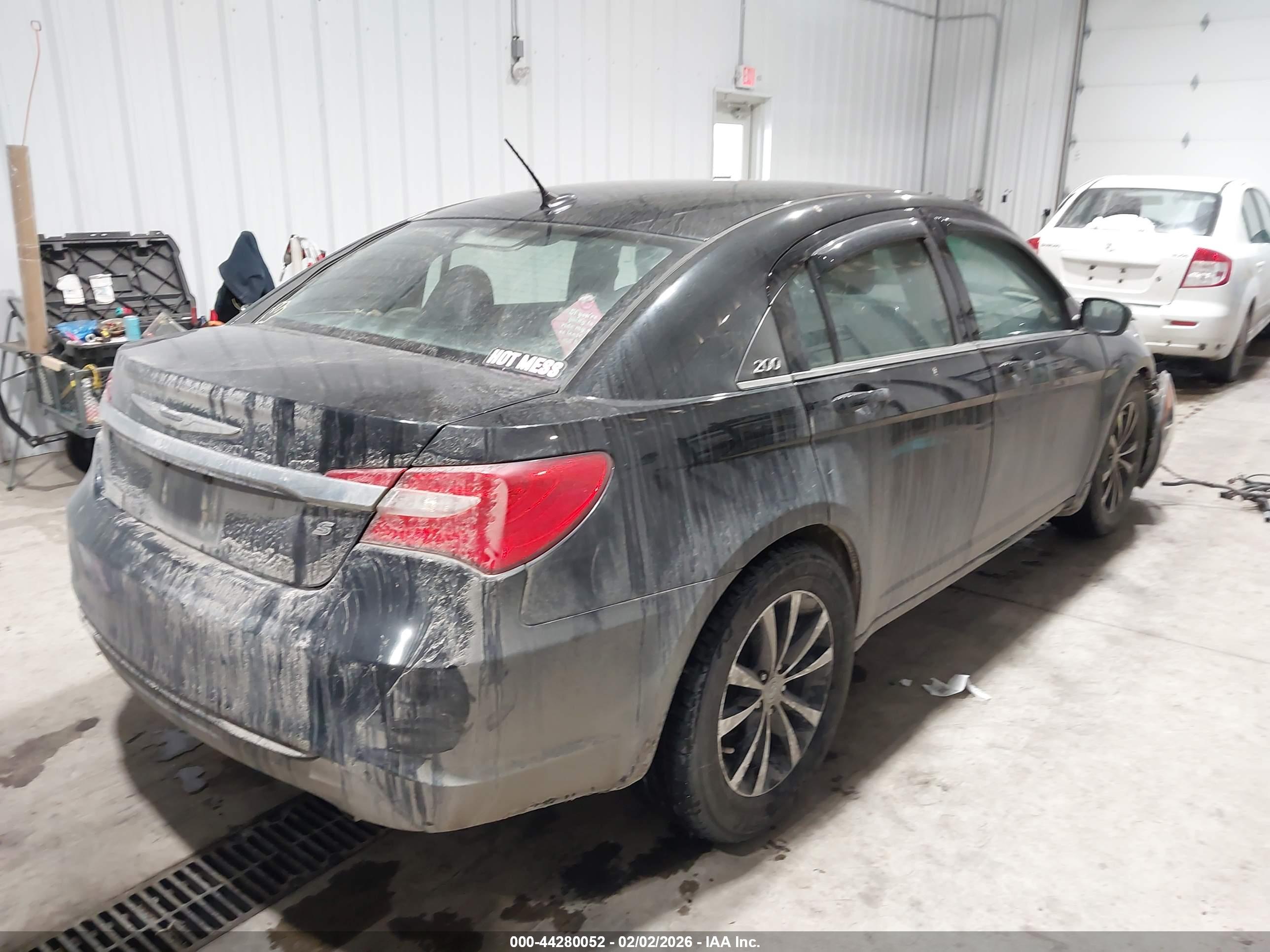 CHRYSLER 200 image 4
