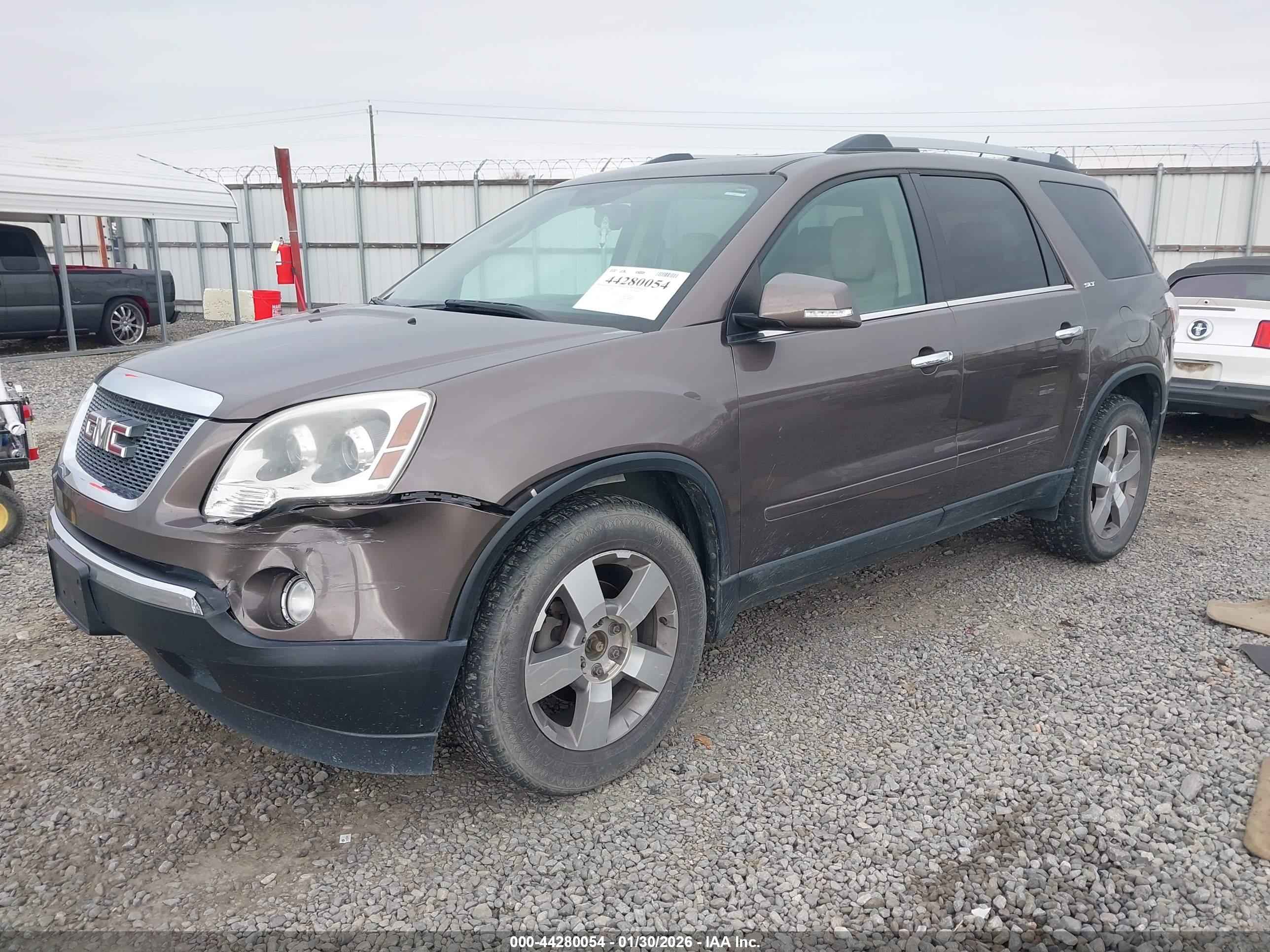 GMC ACADIA image 2