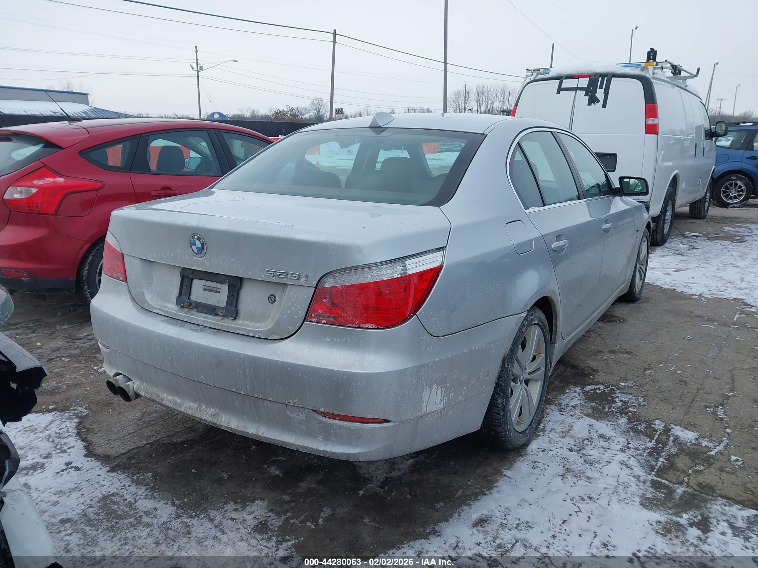 BMW 528I image 4