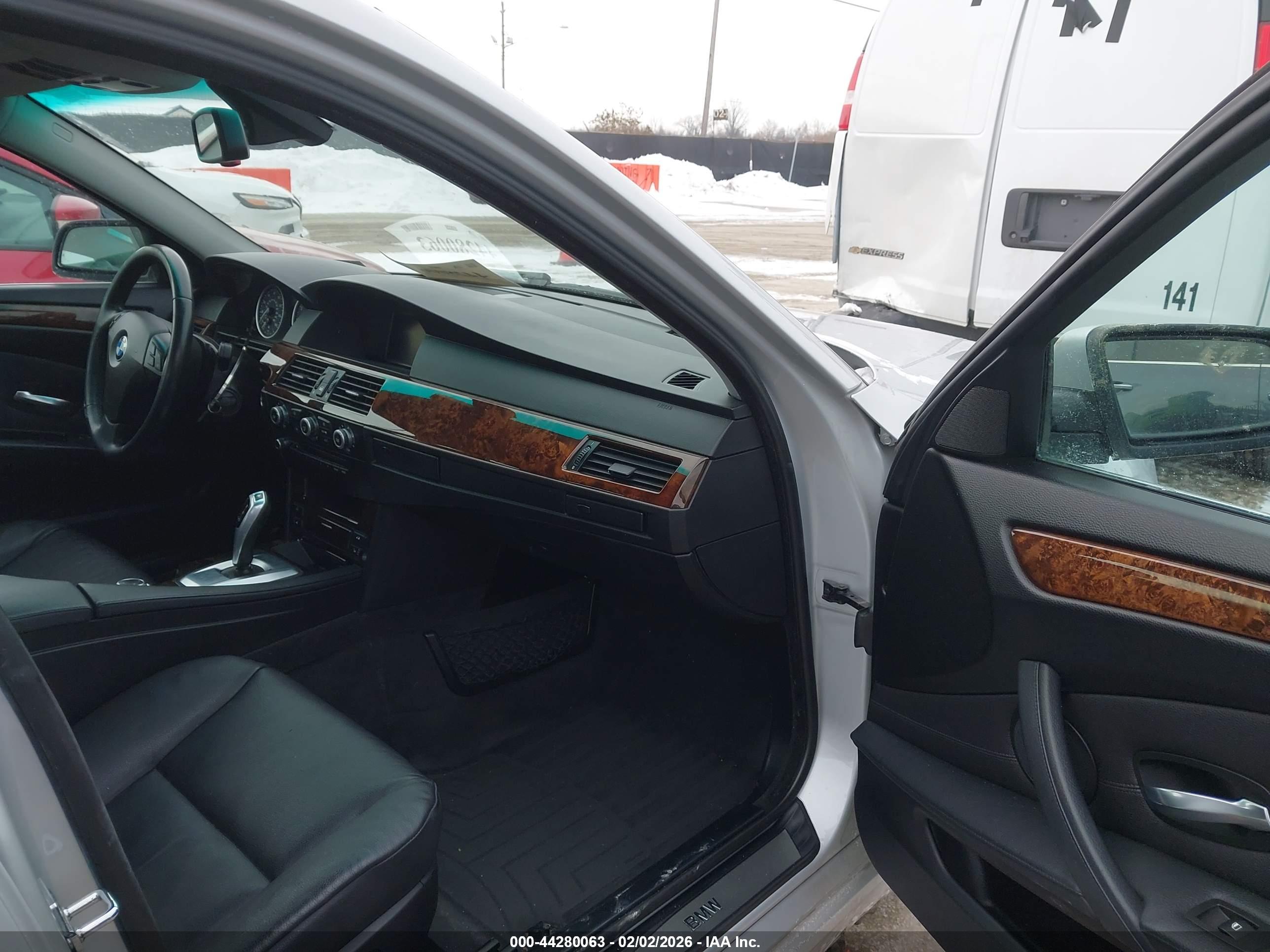 BMW 528I image 5