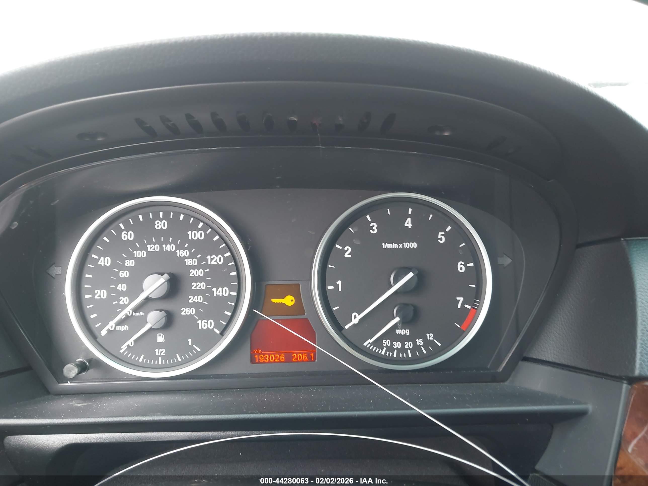 BMW 528I image 7
