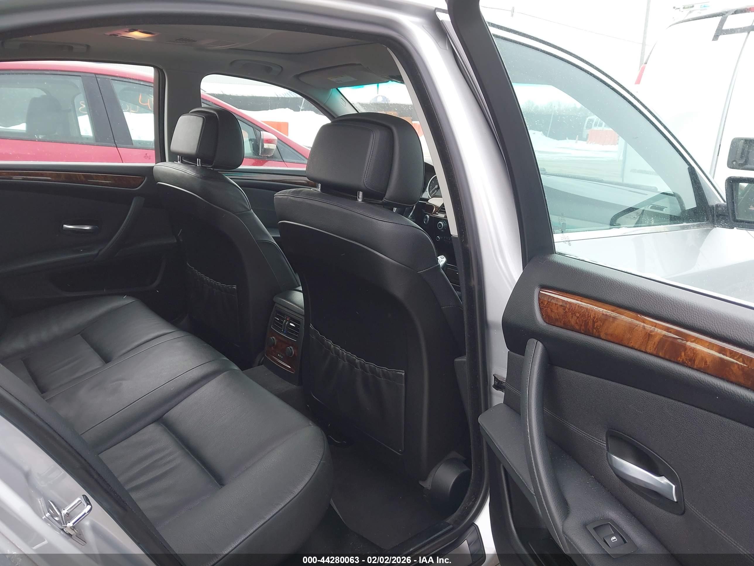 BMW 528I image 8