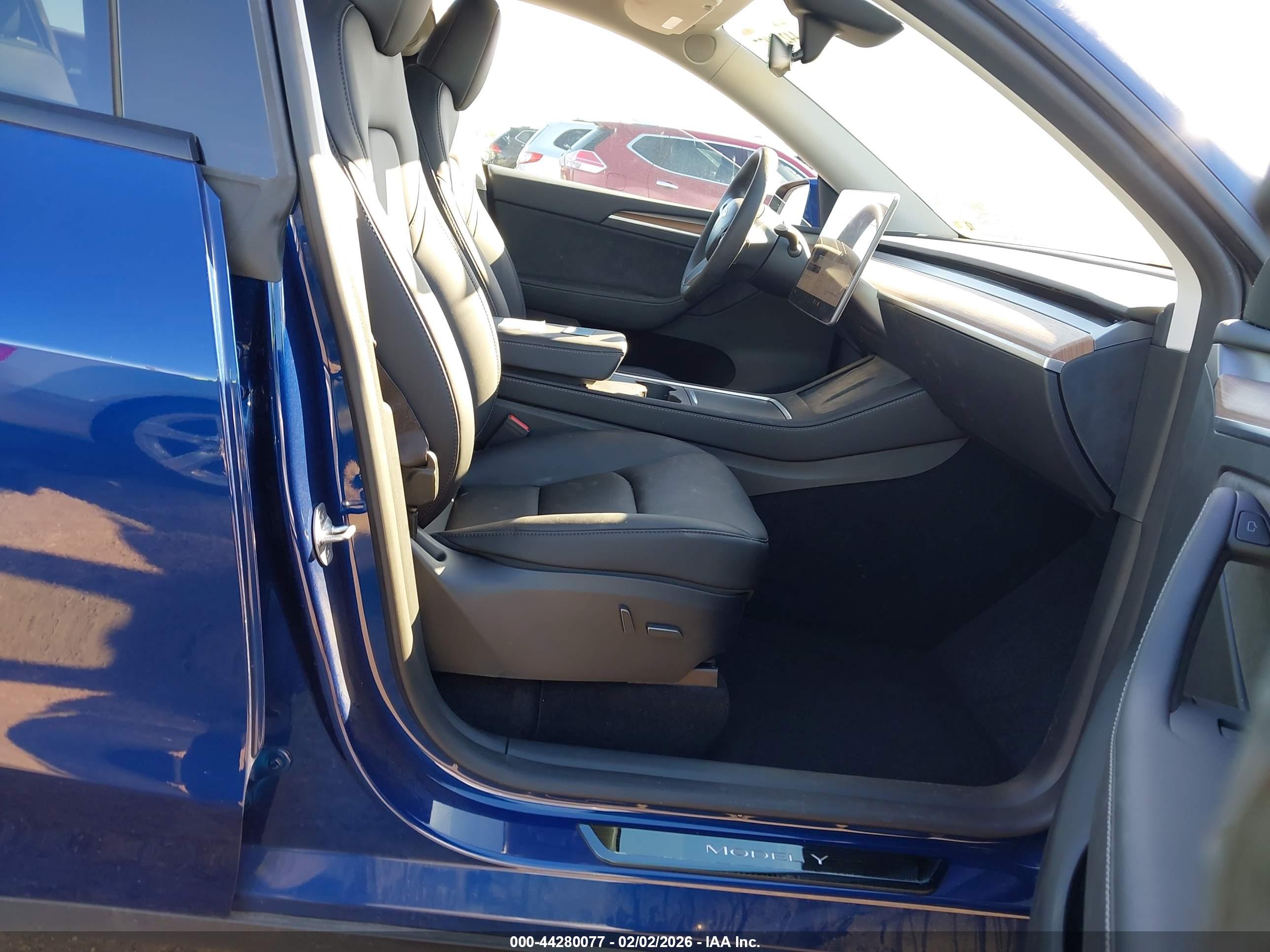 TESLA MODEL image 5