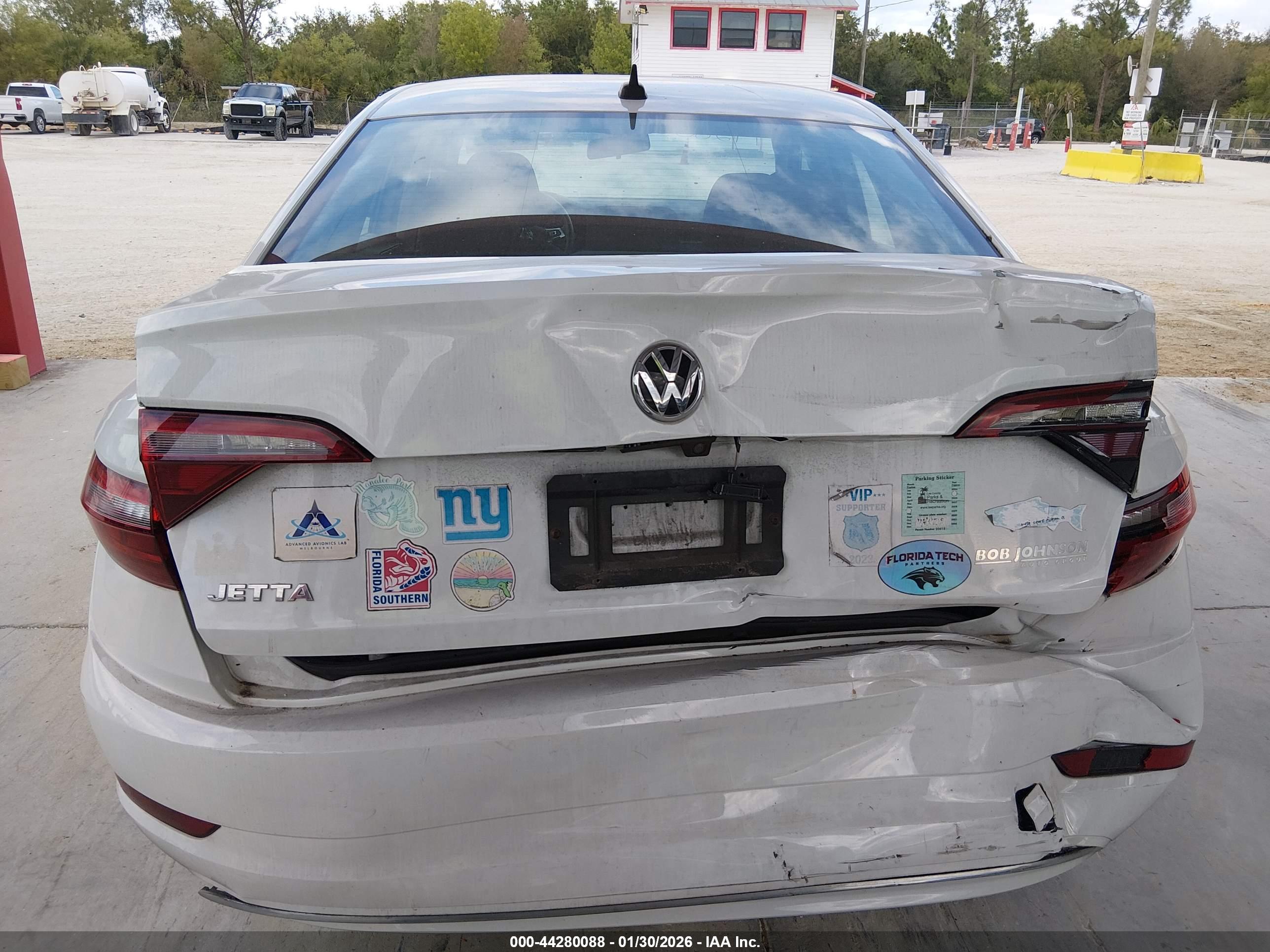VOLKSWAGEN JETTA image 6