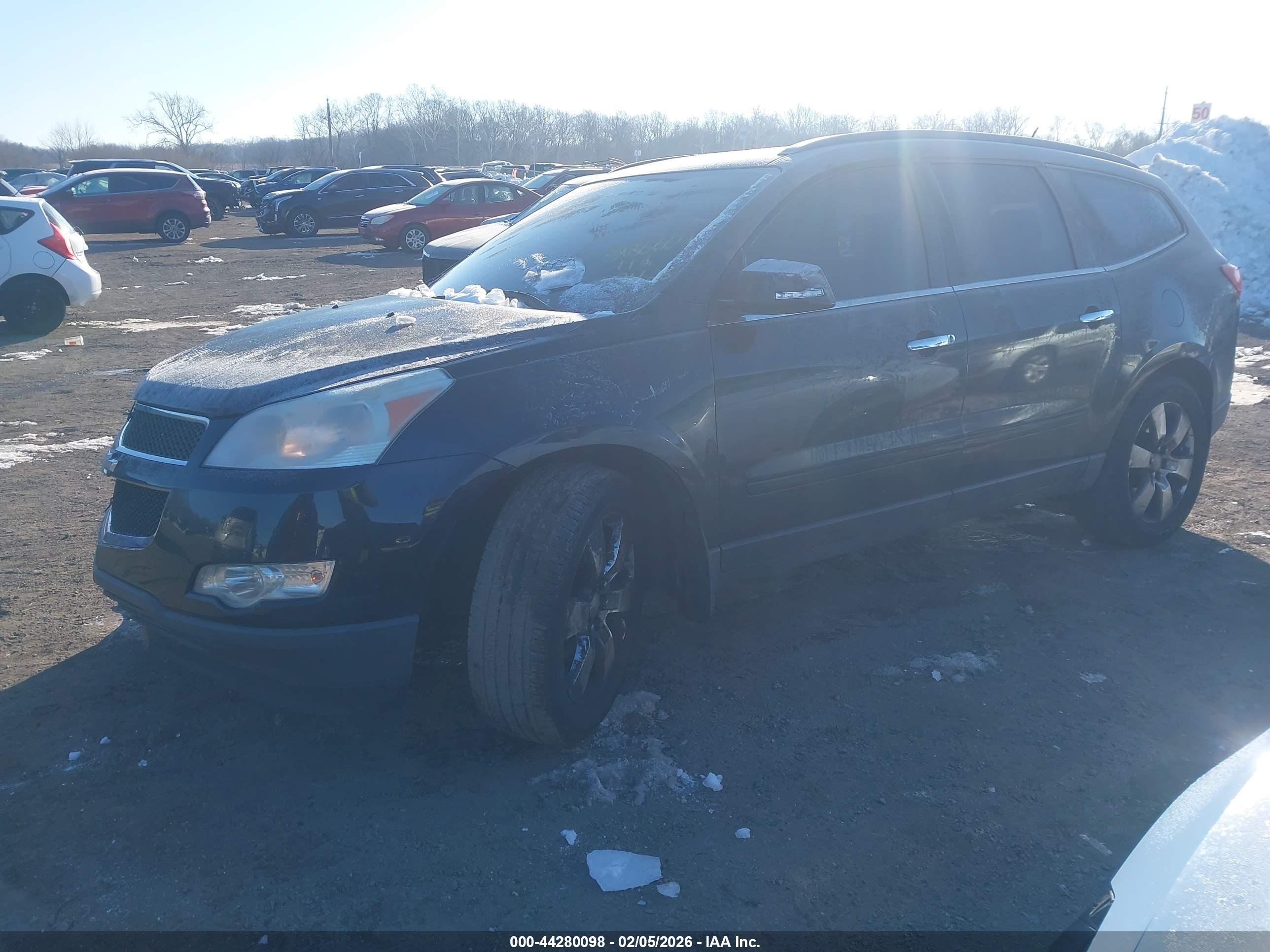 CHEVROLET TRAVERSE image 2