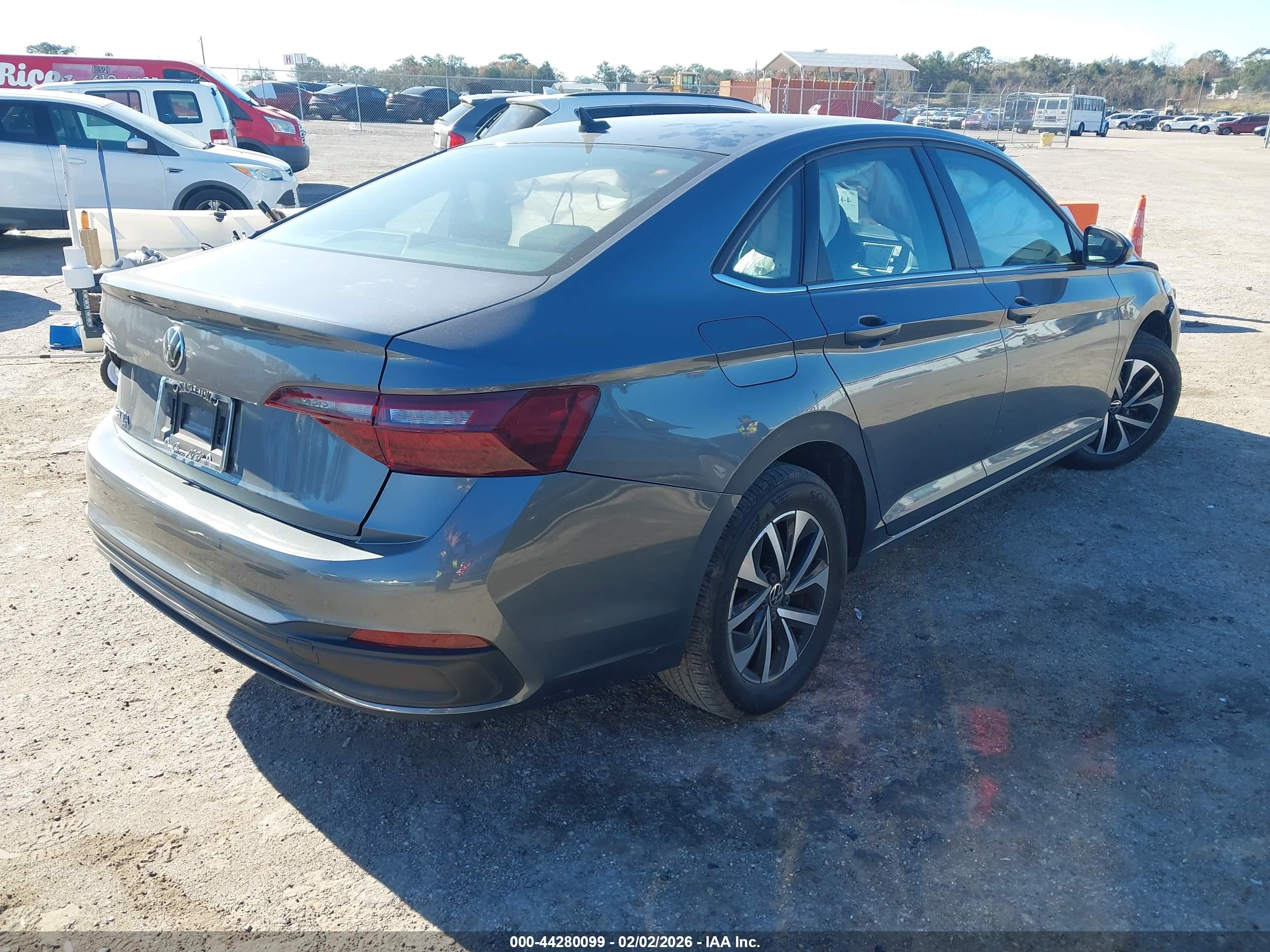 VOLKSWAGEN JETTA image 4