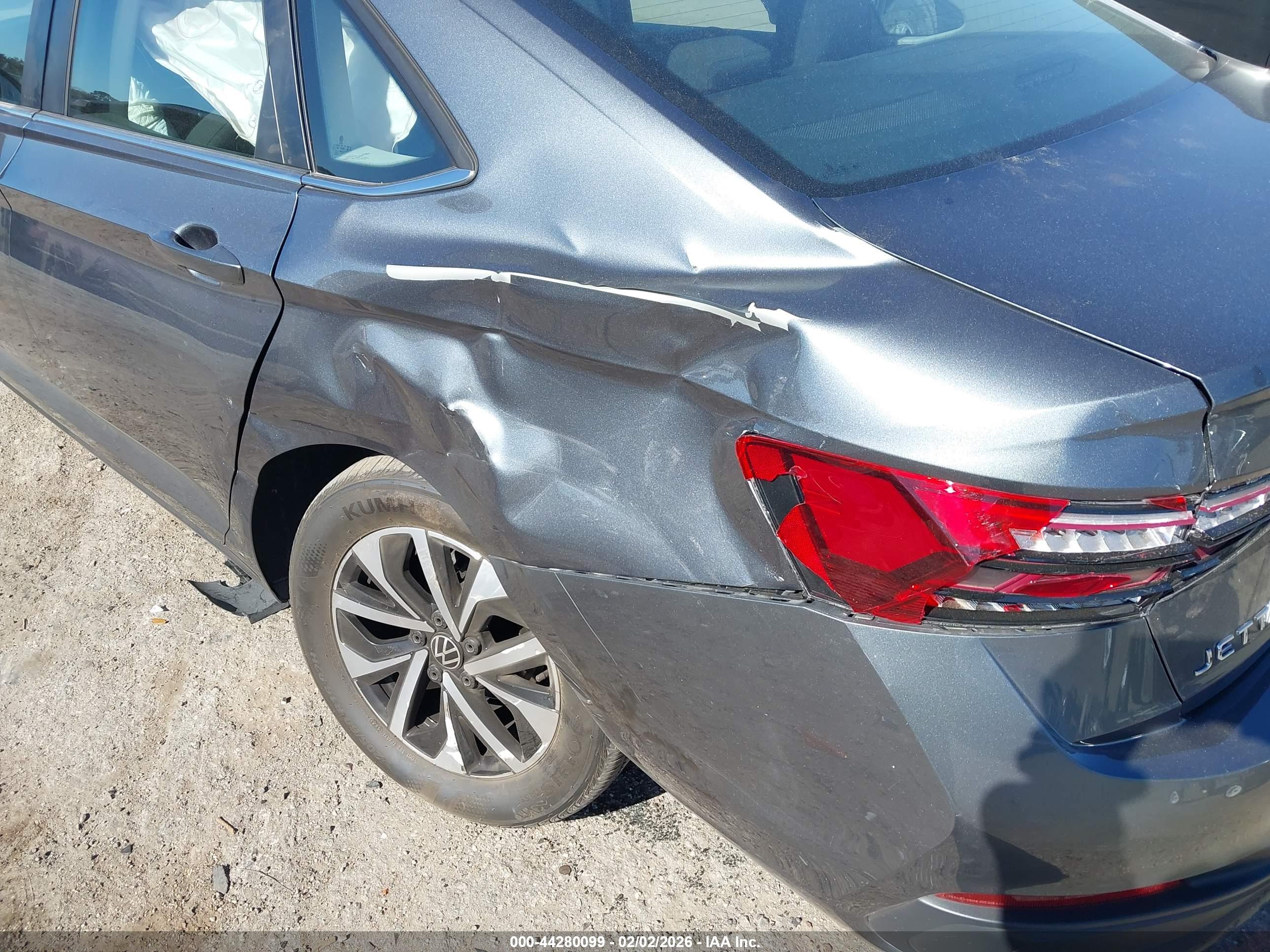 VOLKSWAGEN JETTA image 6