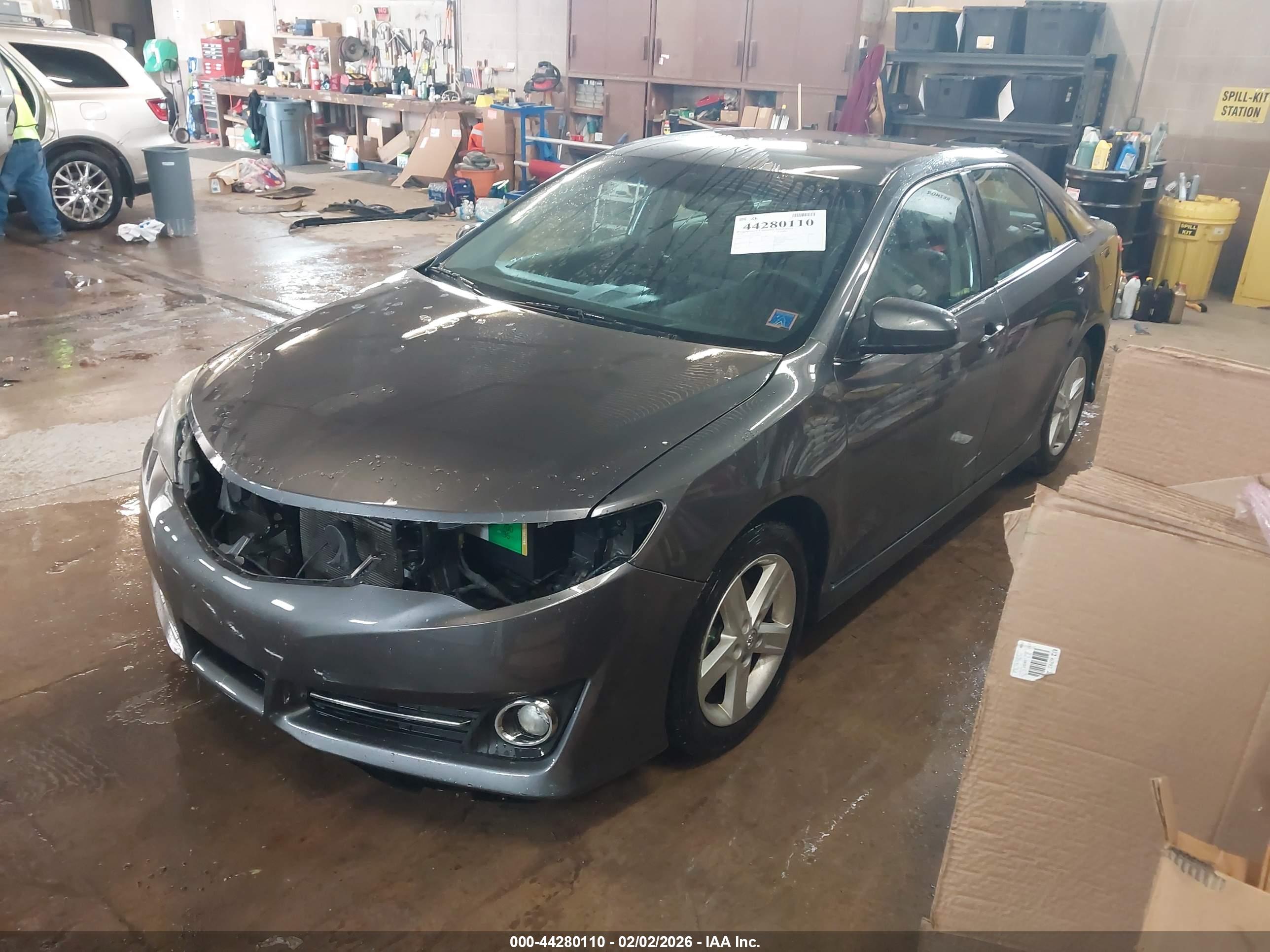 TOYOTA CAMRY image 2