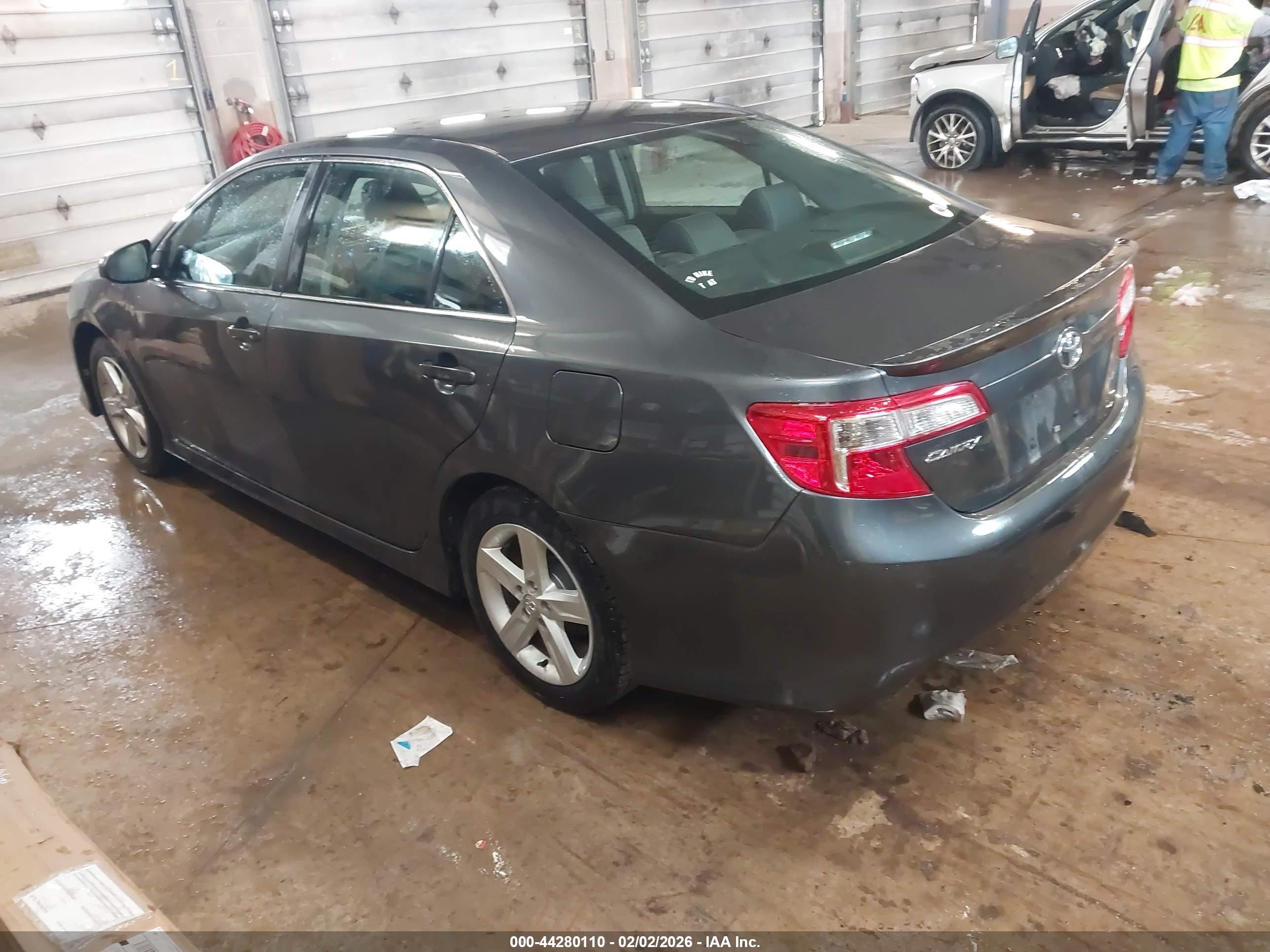 TOYOTA CAMRY image 3