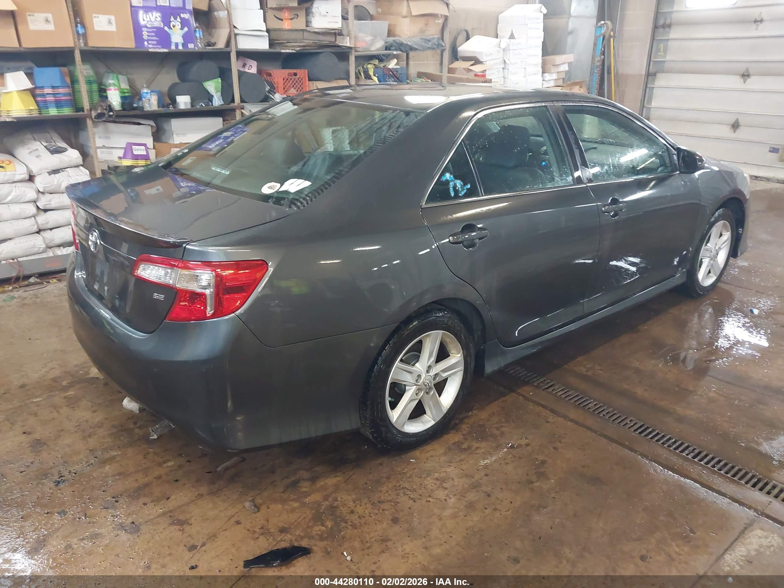 TOYOTA CAMRY image 4