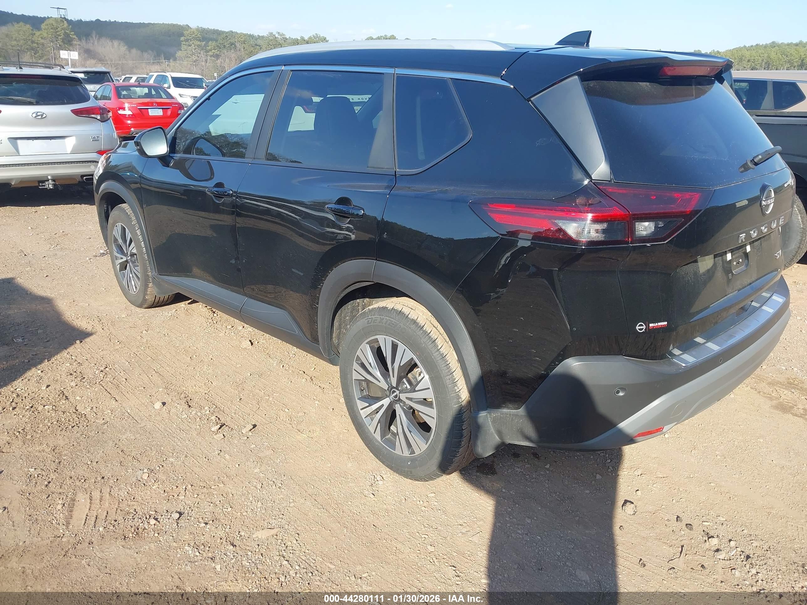 NISSAN ROGUE image 3