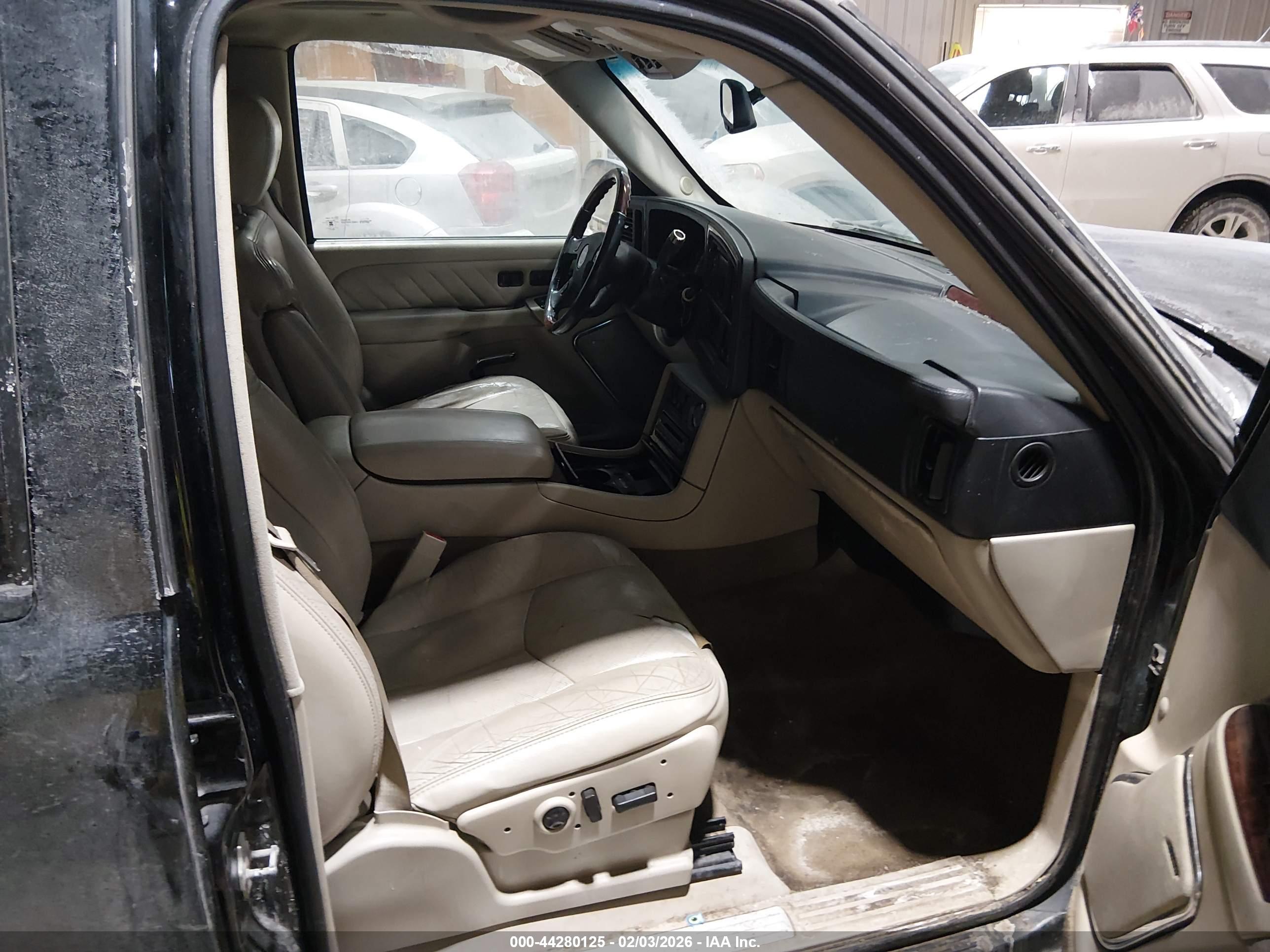 CADILLAC ESCALADE image 5
