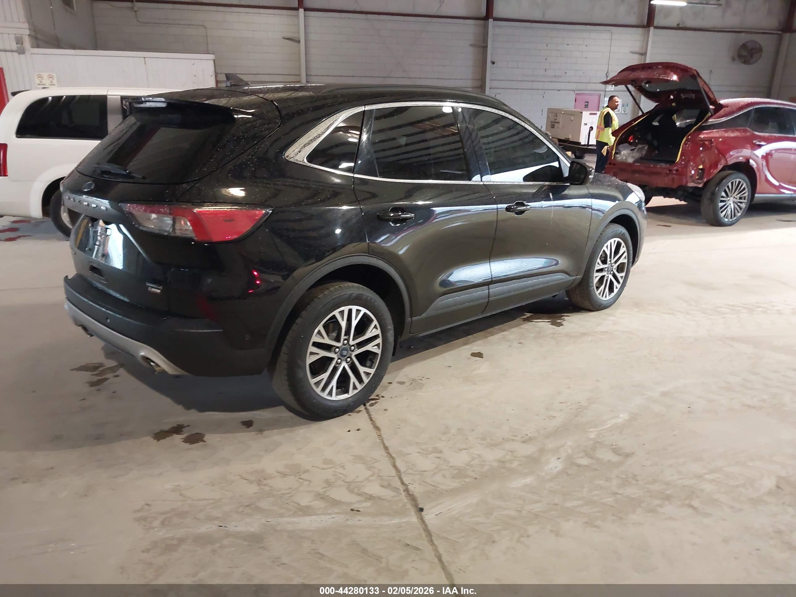 FORD ESCAPE image 4