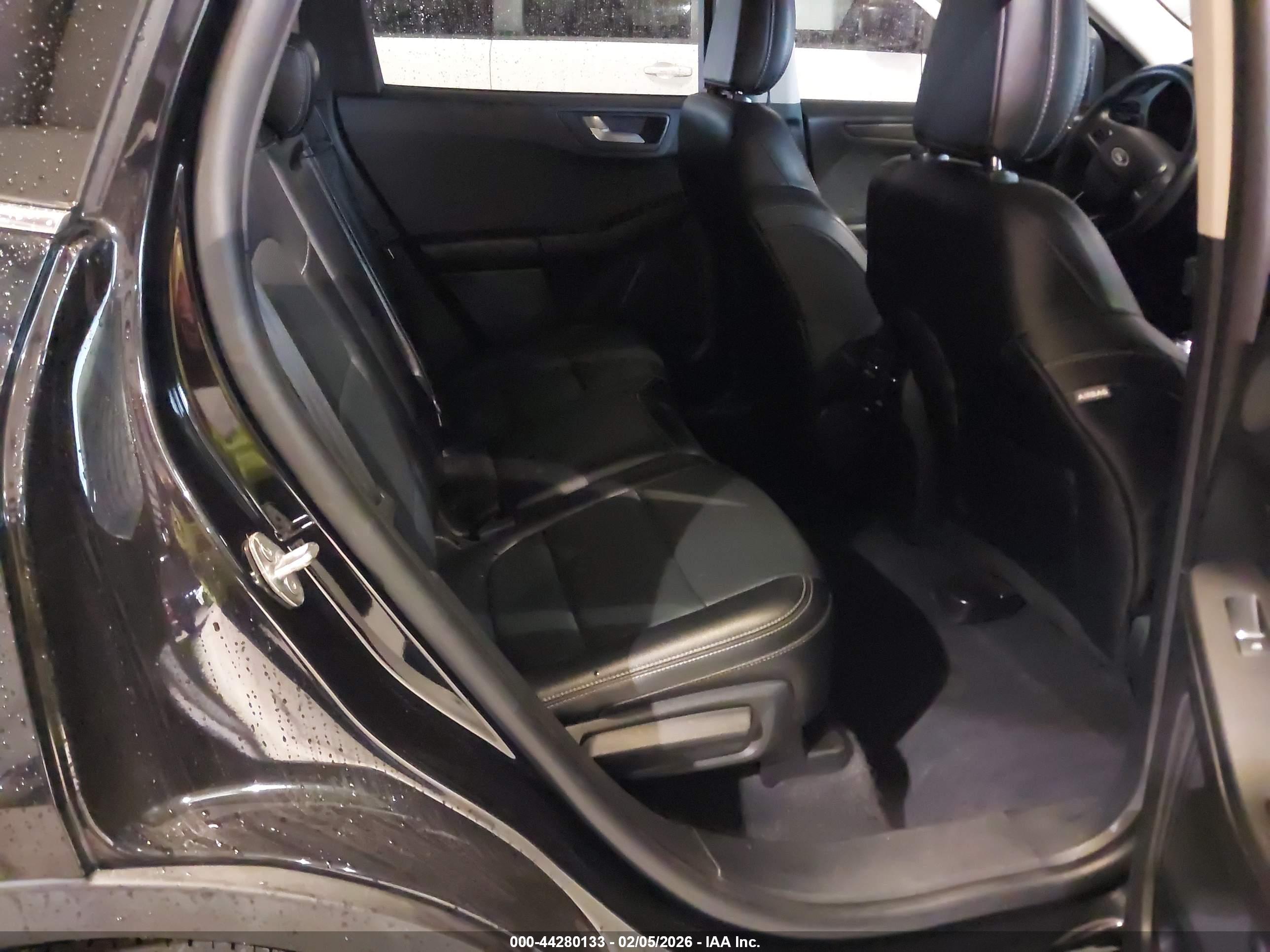 FORD ESCAPE image 8