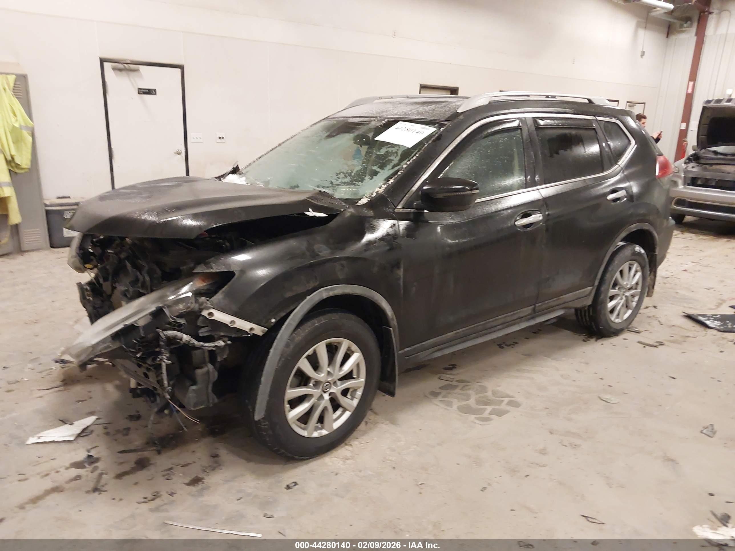 NISSAN ROGUE image 2