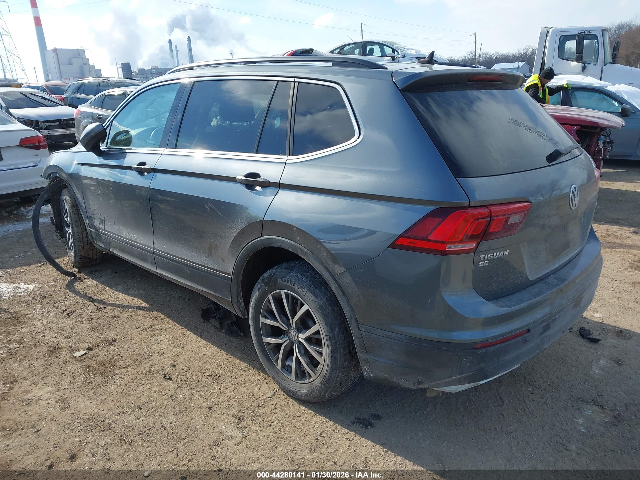 VOLKSWAGEN TIGUAN image 3