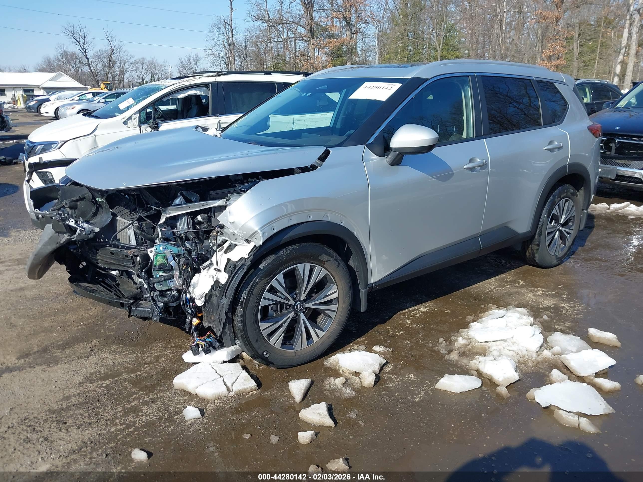 NISSAN ROGUE image 2