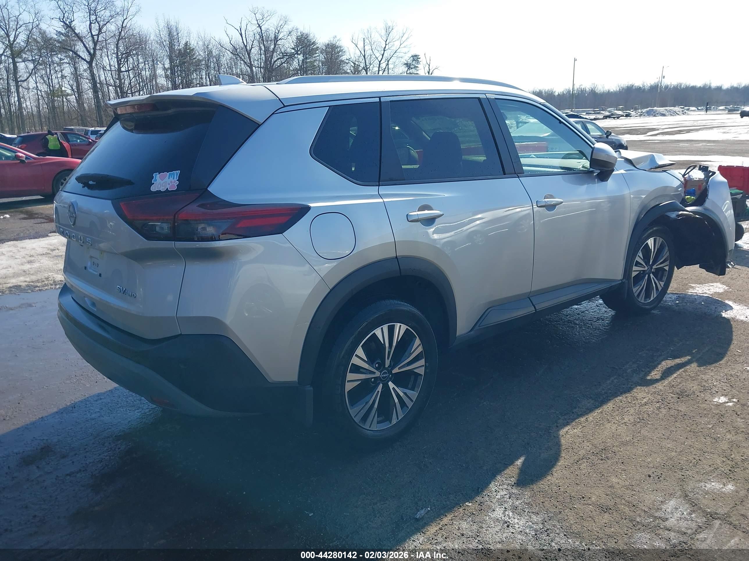 NISSAN ROGUE image 4