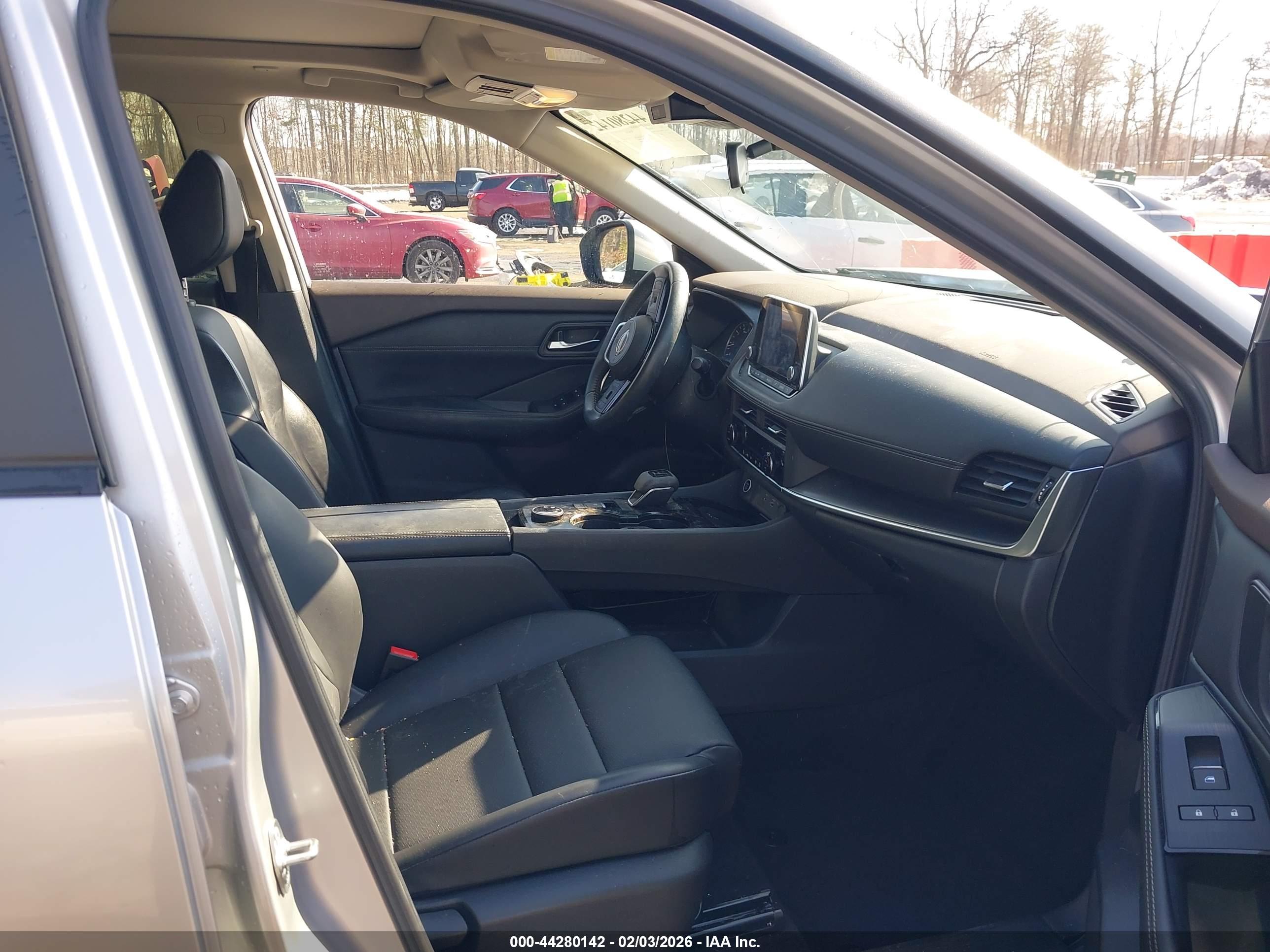 NISSAN ROGUE image 5