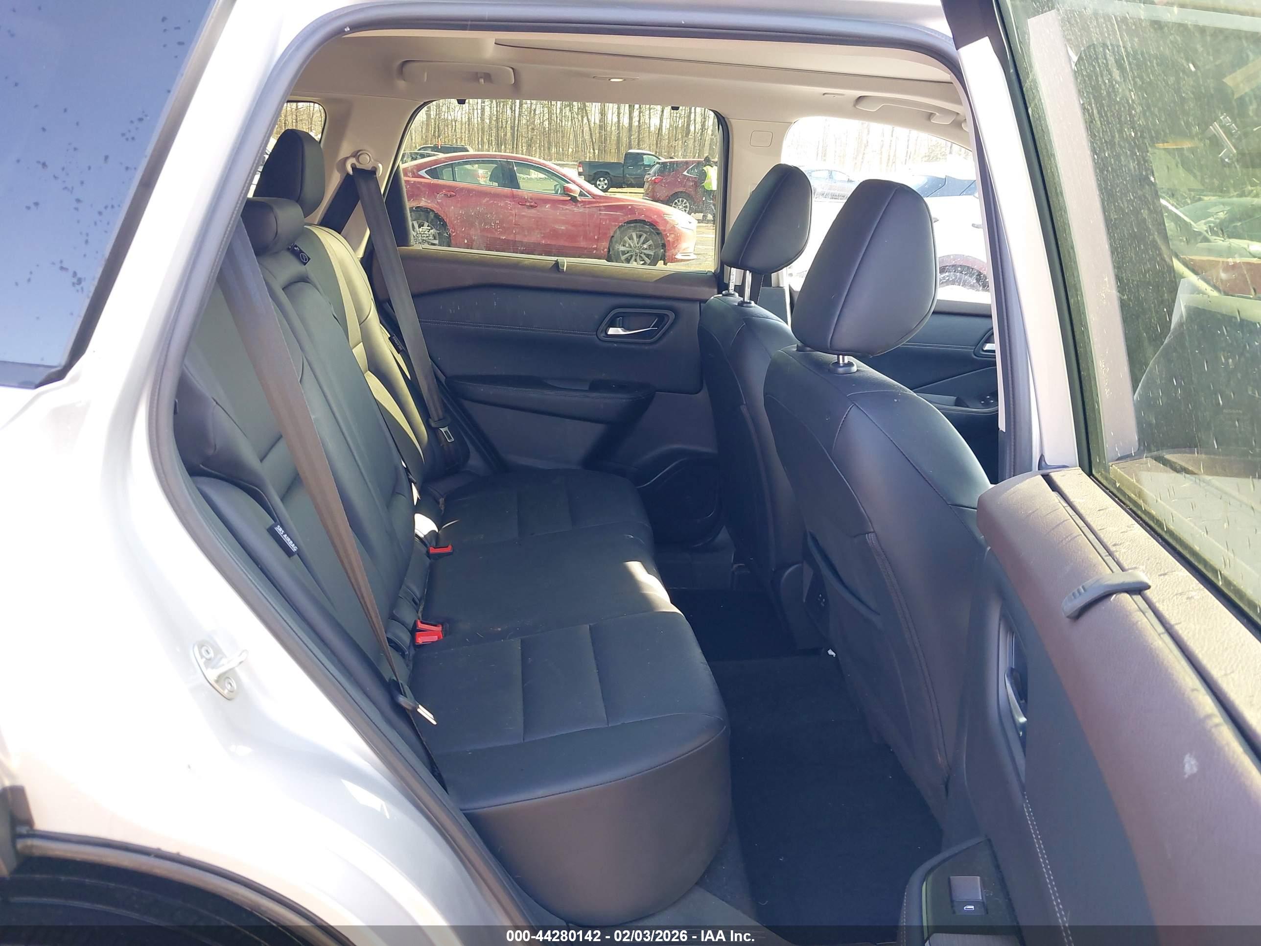 NISSAN ROGUE image 8