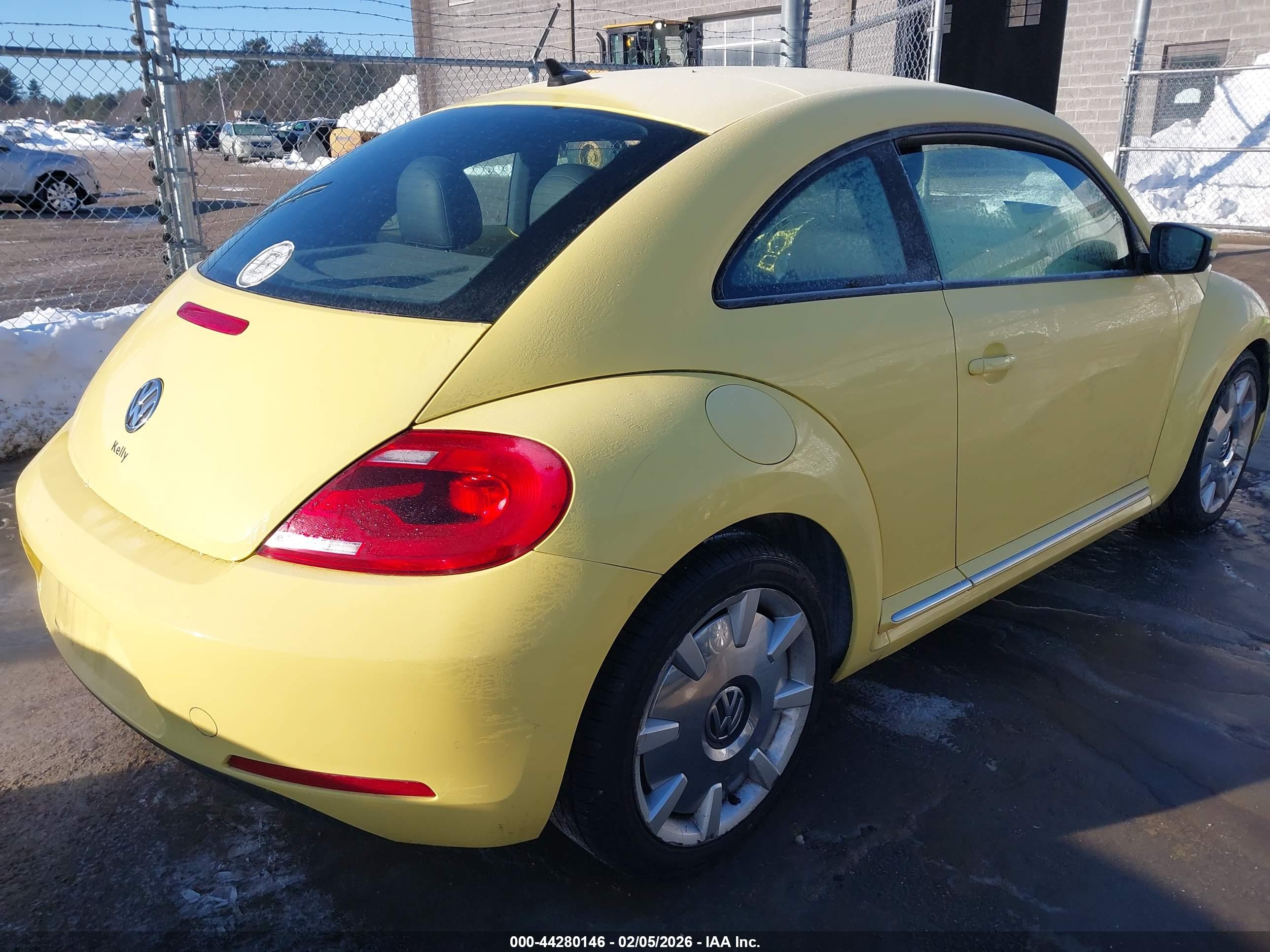 VOLKSWAGEN BEETLE image 4