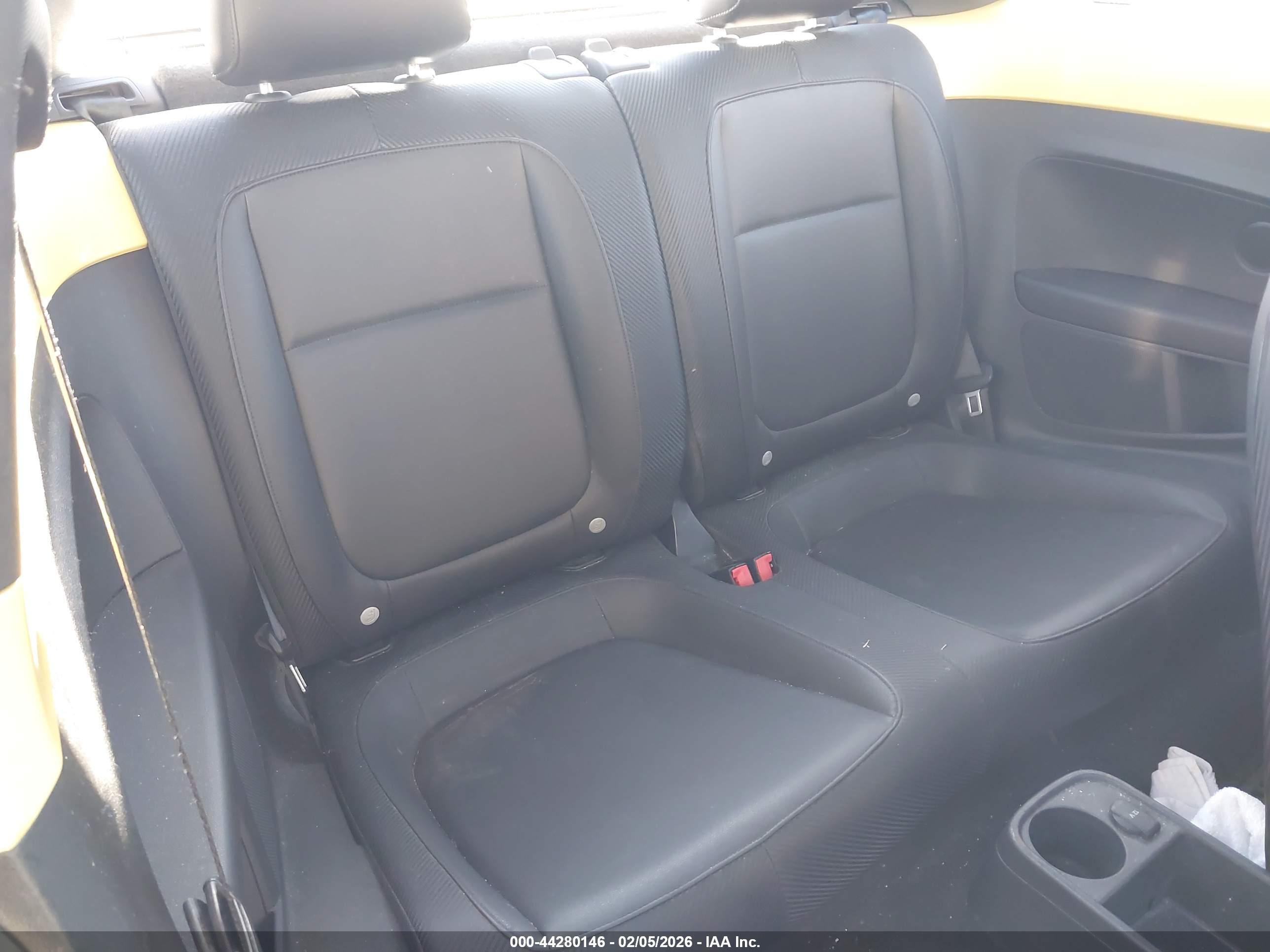VOLKSWAGEN BEETLE image 8