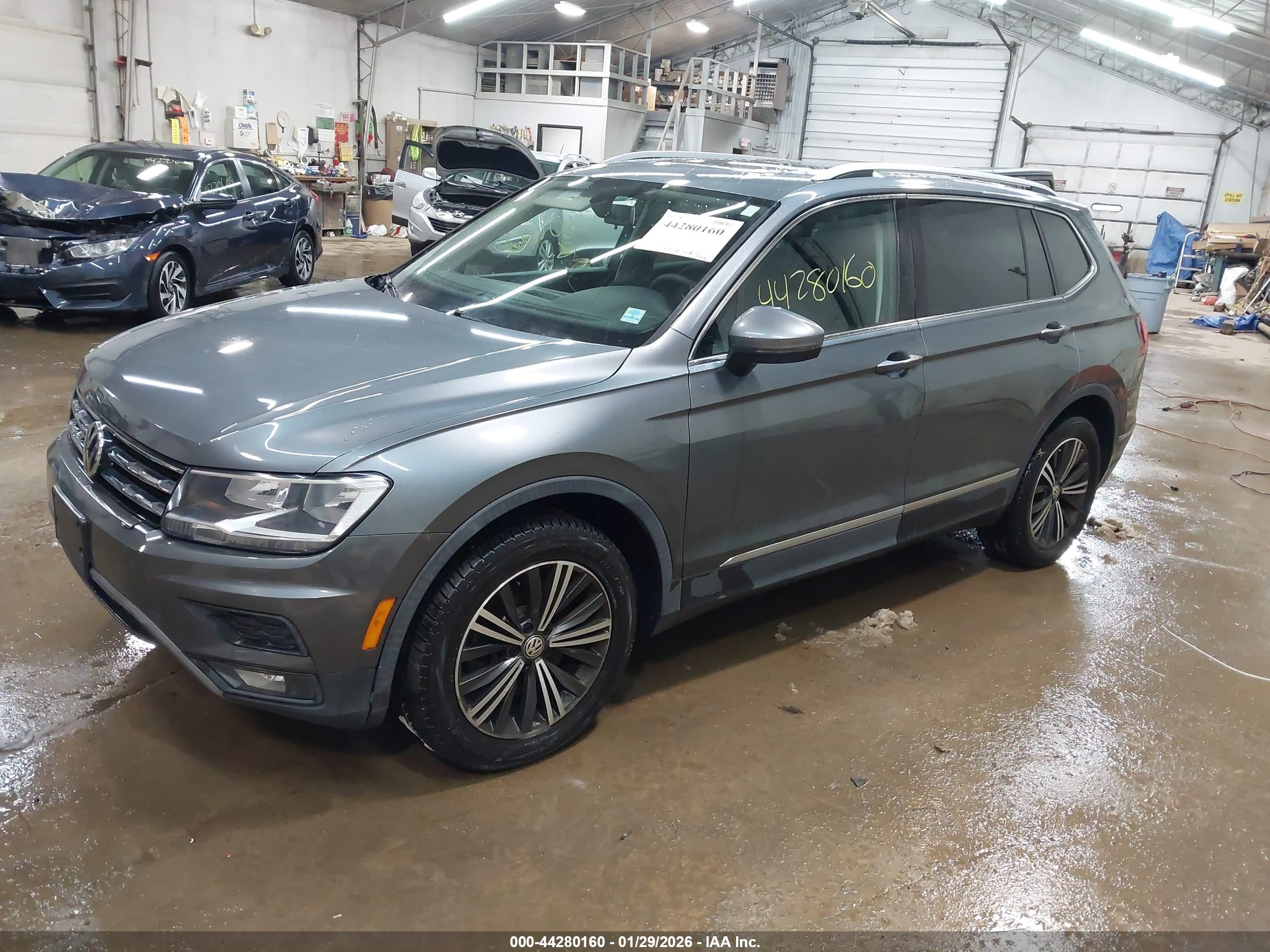 VOLKSWAGEN TIGUAN image 2