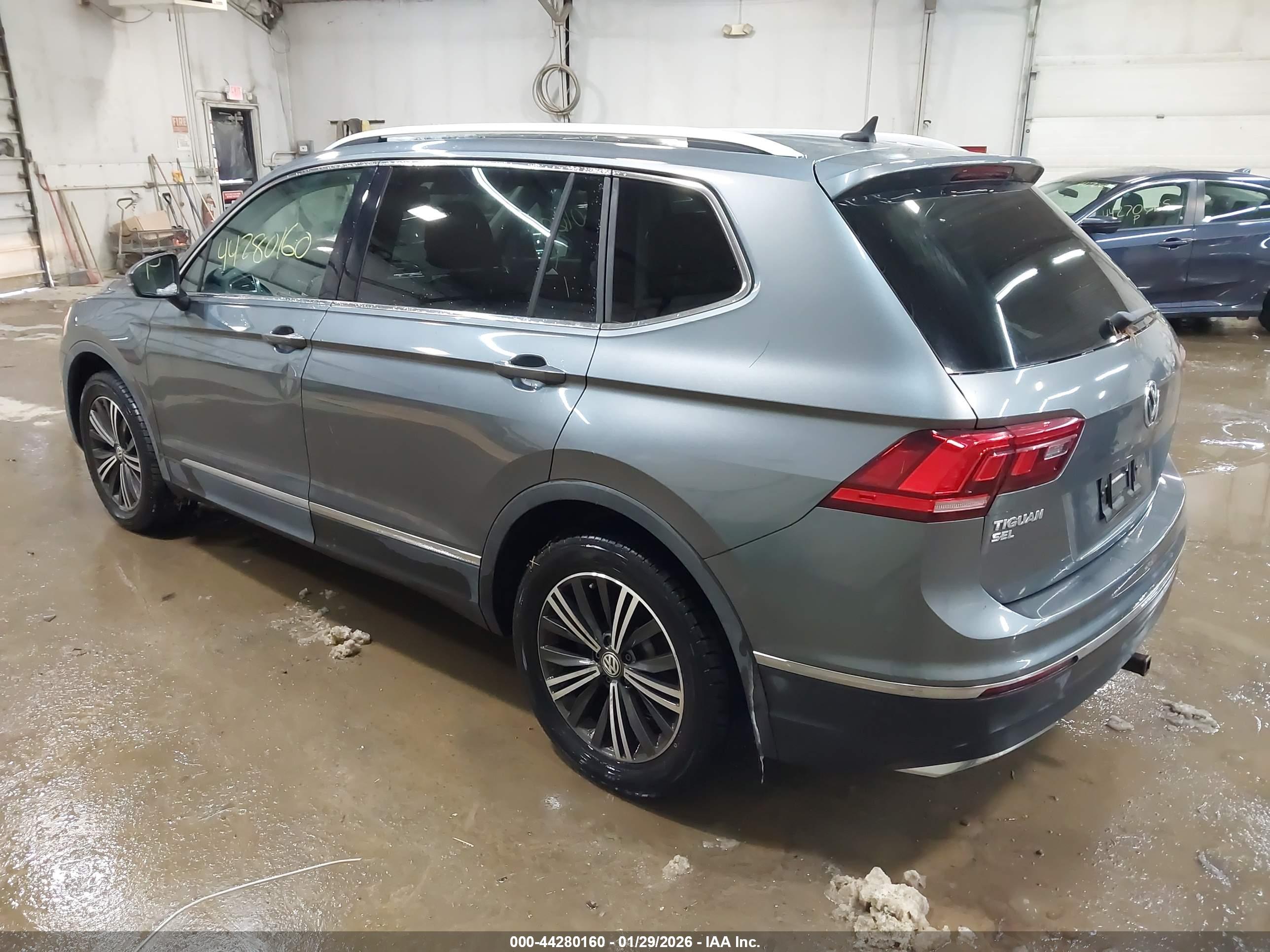 VOLKSWAGEN TIGUAN image 3
